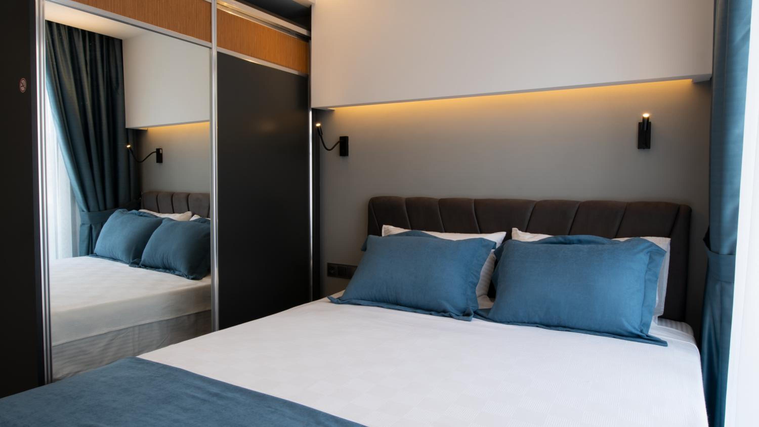 OPERA SUITES Apart Hotel - Image 36