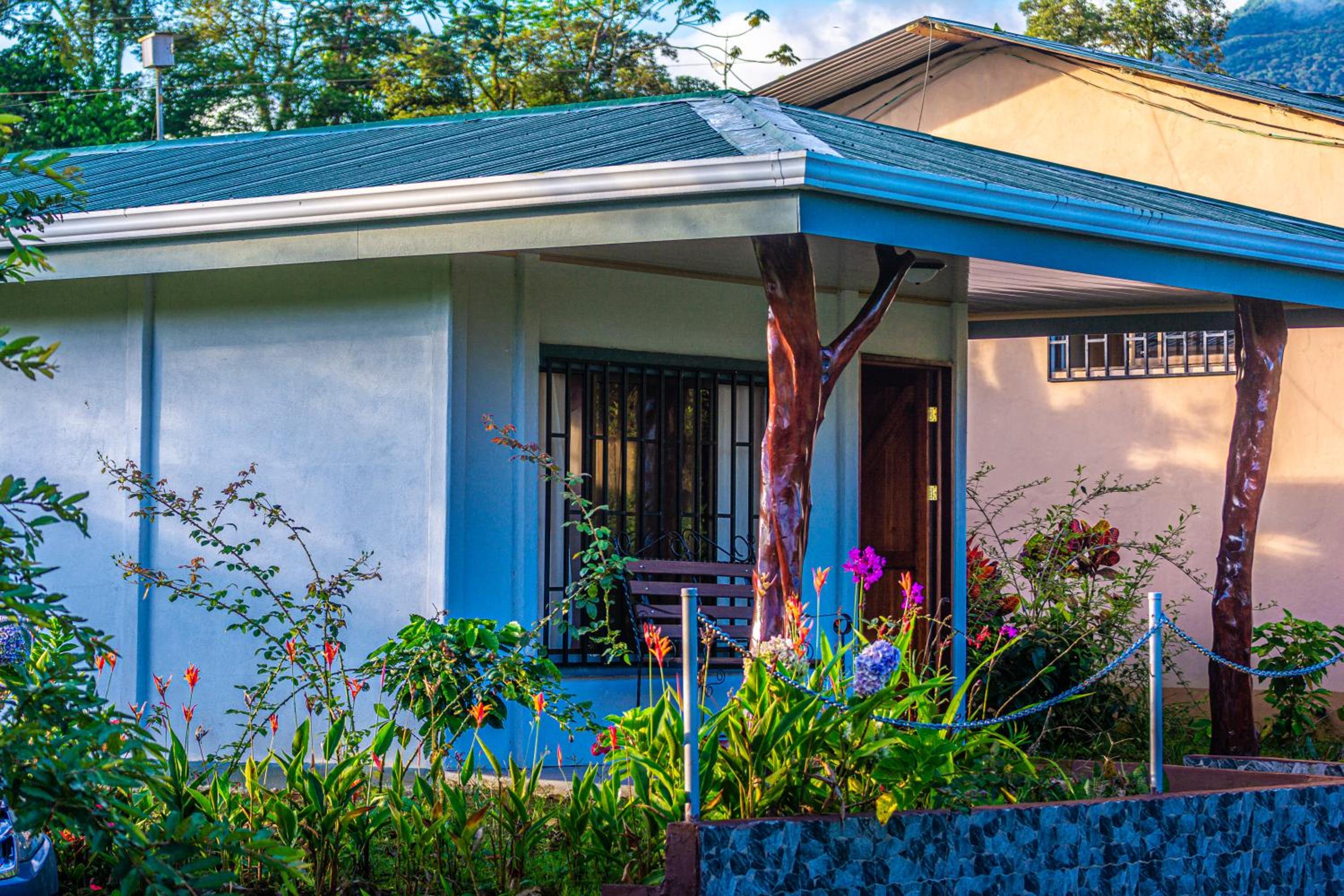 Rio Celeste Springs Blue Lodge