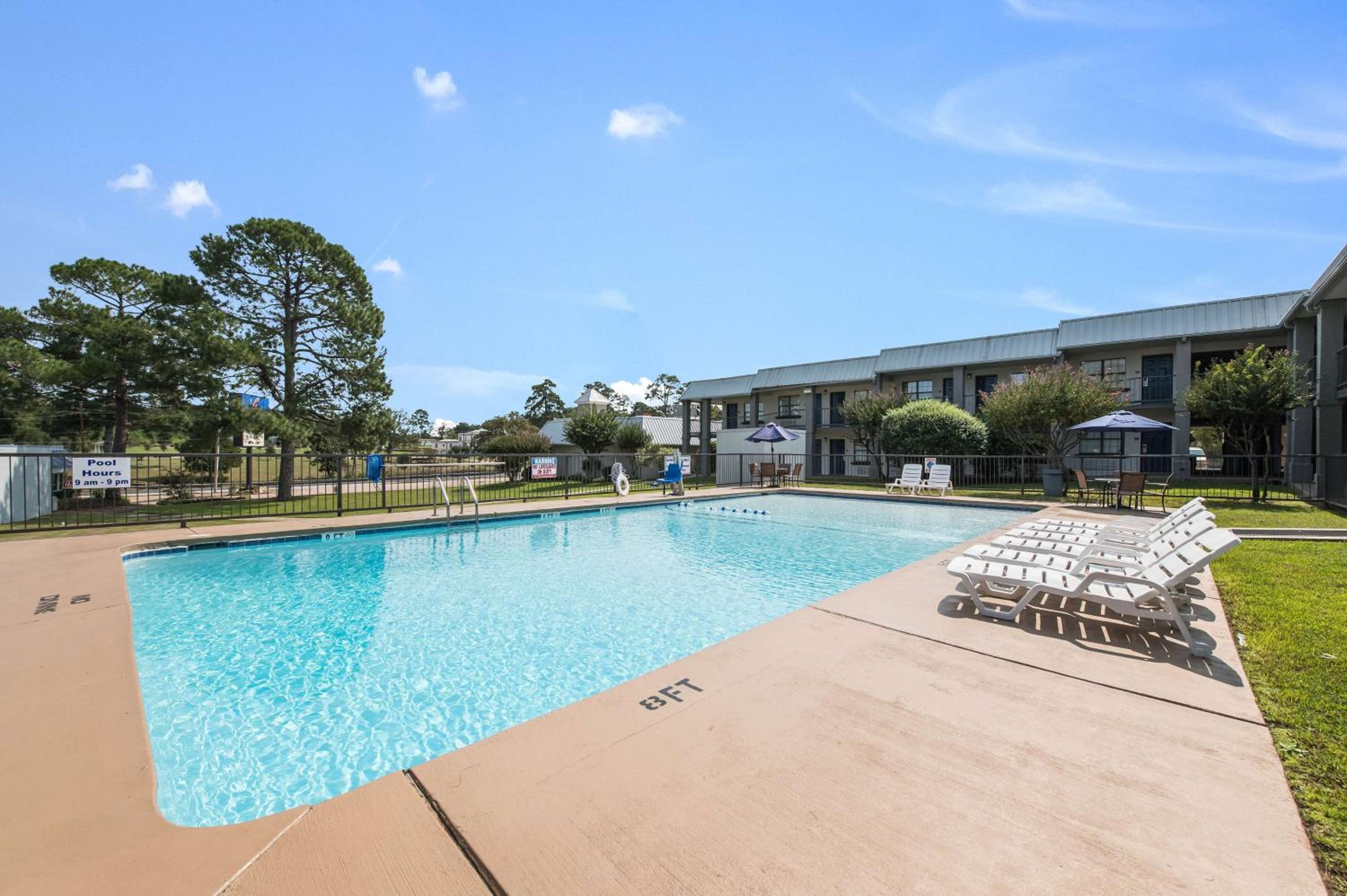 Kilgore Vacations - Motel 6-Kilgore, TX - Property Image 1