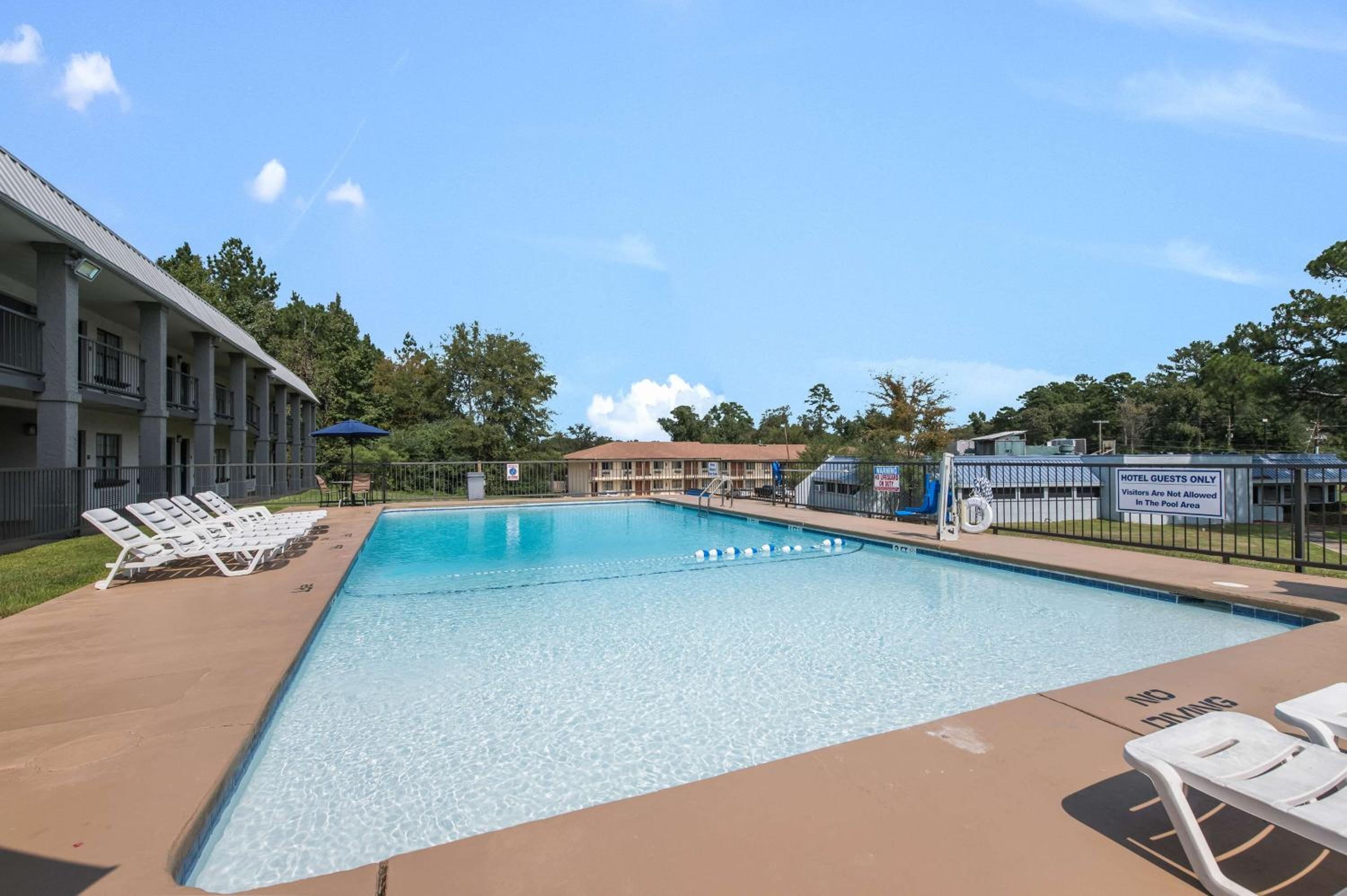 Kilgore Vacations - Motel 6-Kilgore, TX - Property Image 21