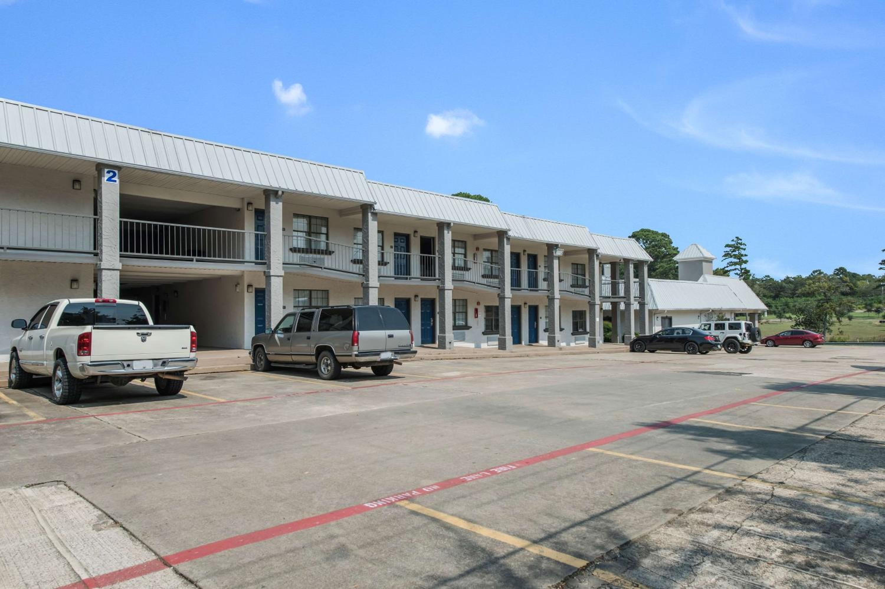 Kilgore Vacations - Motel 6-Kilgore, TX - Property Image 23