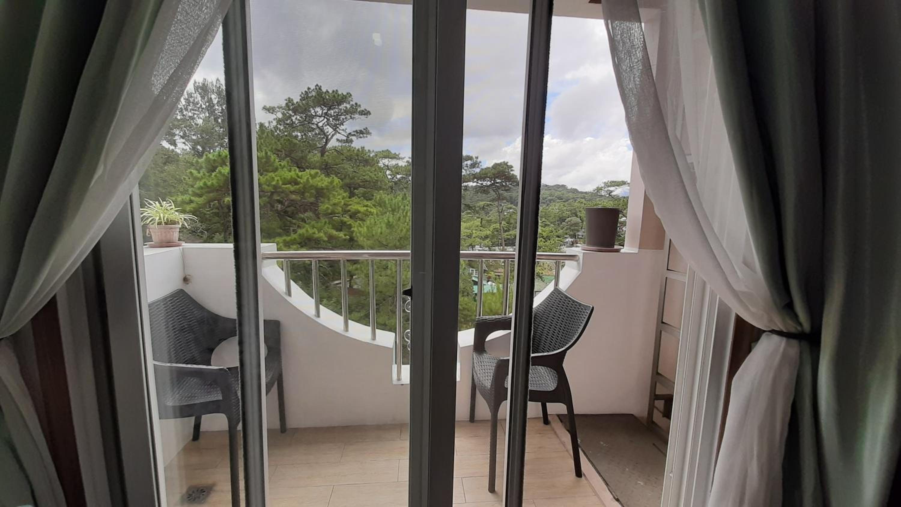 Gab's CozyHome at Bonbel Condo, Botanical Gardens Baguio