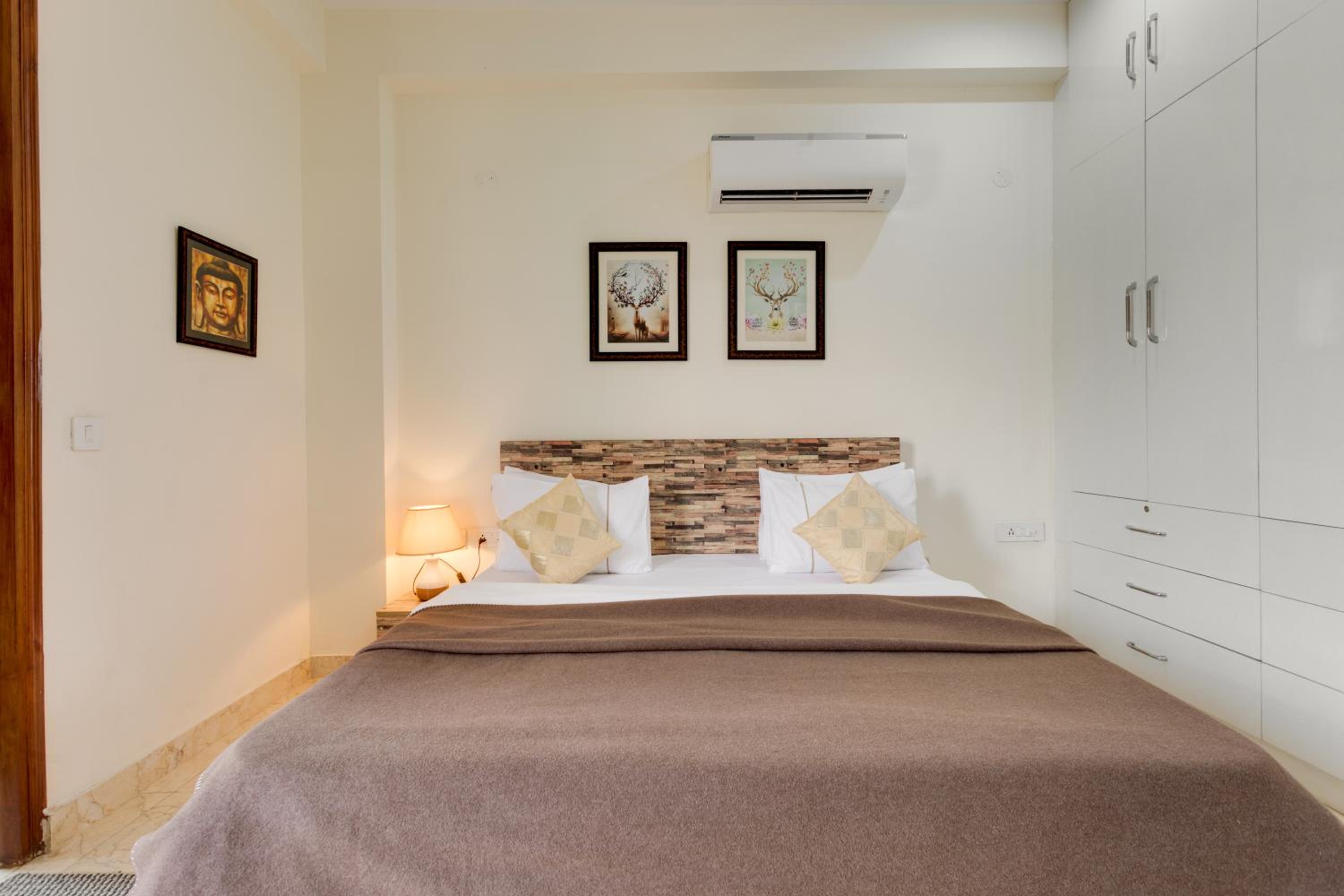 Hostie - 2BHK Apartments near Artemis, Medanta, Fortis hospitals view 5