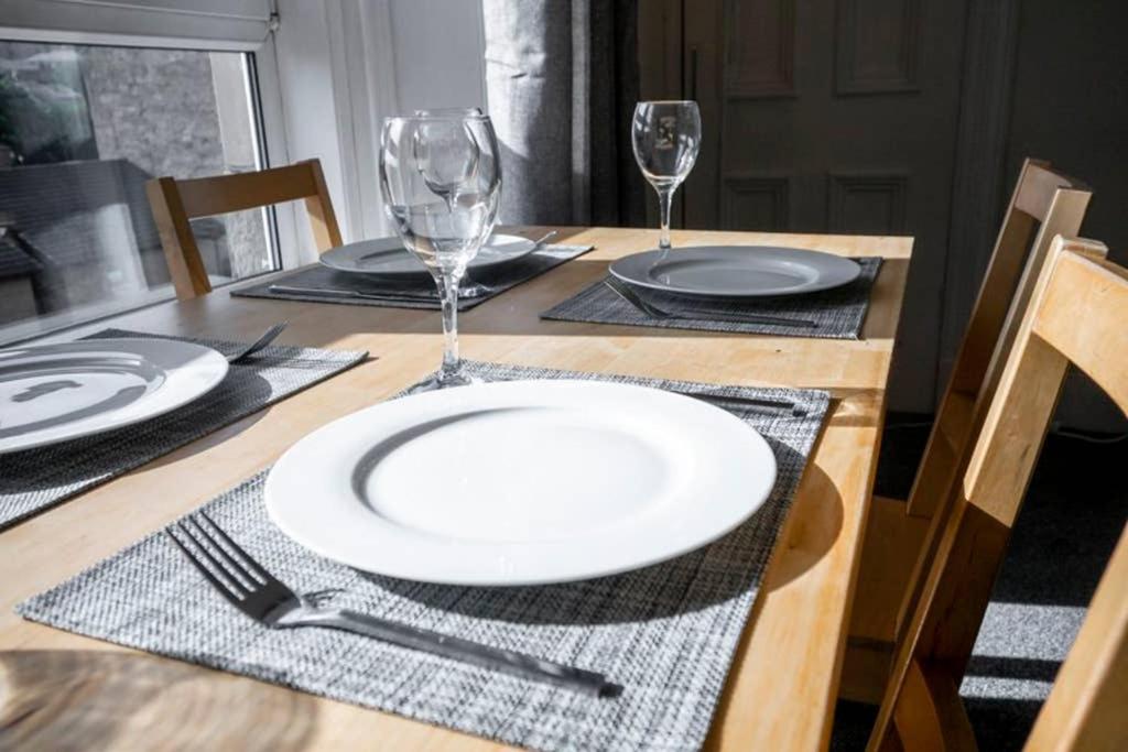 ☆ Bright, 2 Bedroom West End Apartment ☆ view 2