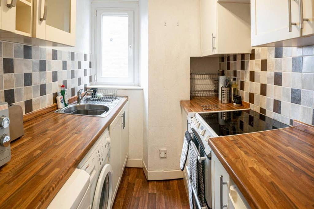 ☆ Central, Spacious Apartment Close to University☆ view 5