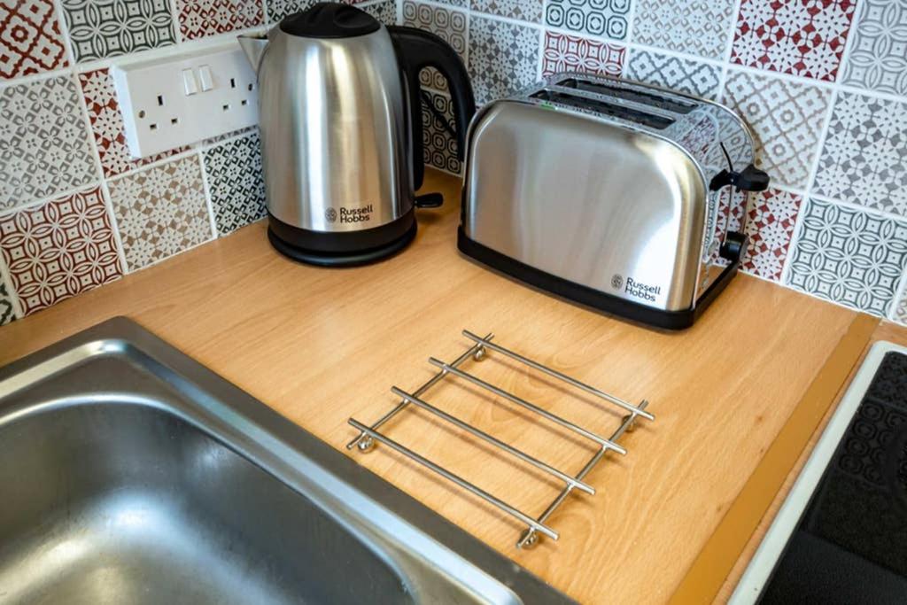 ☆Bright Apartment, Near University + City Centre☆ view 5