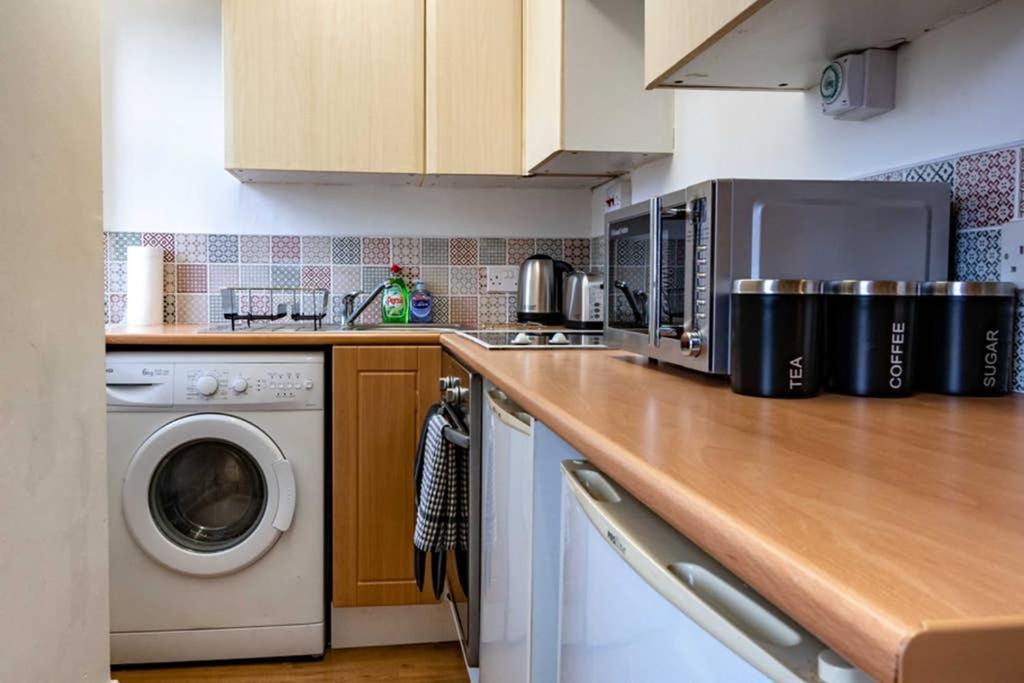 ☆Bright Apartment, Near University + City Centre☆ view 4