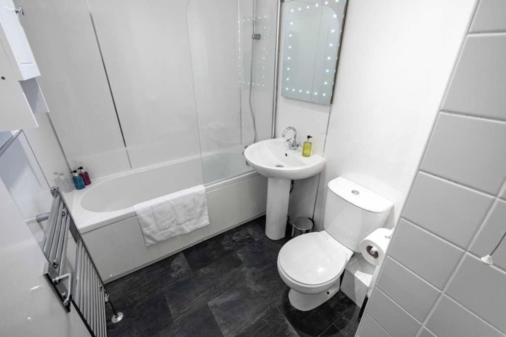 ☆ Spacious 2 Bed flat, Close to University ☆ view 5