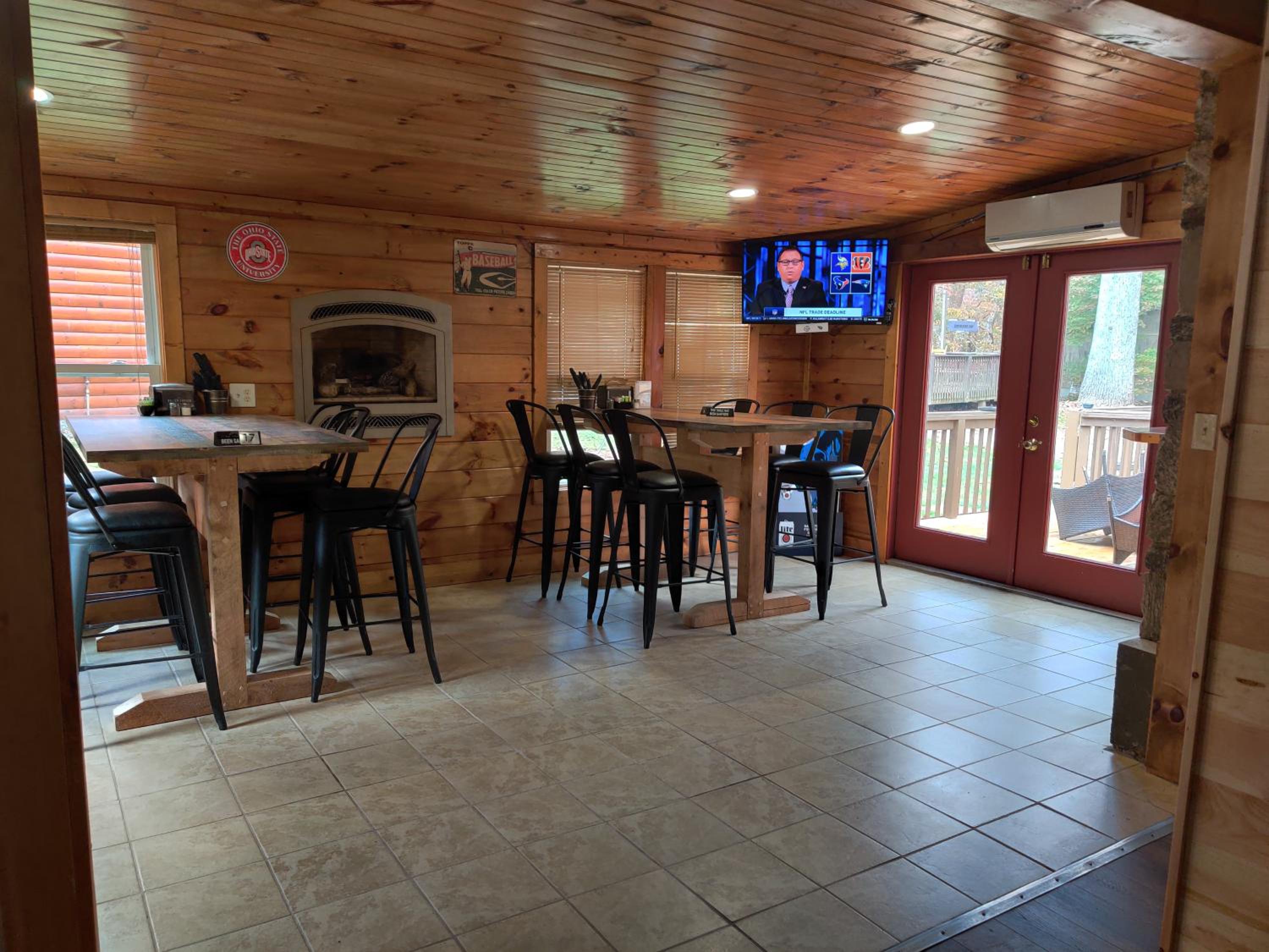 Smoky Falls Lodge