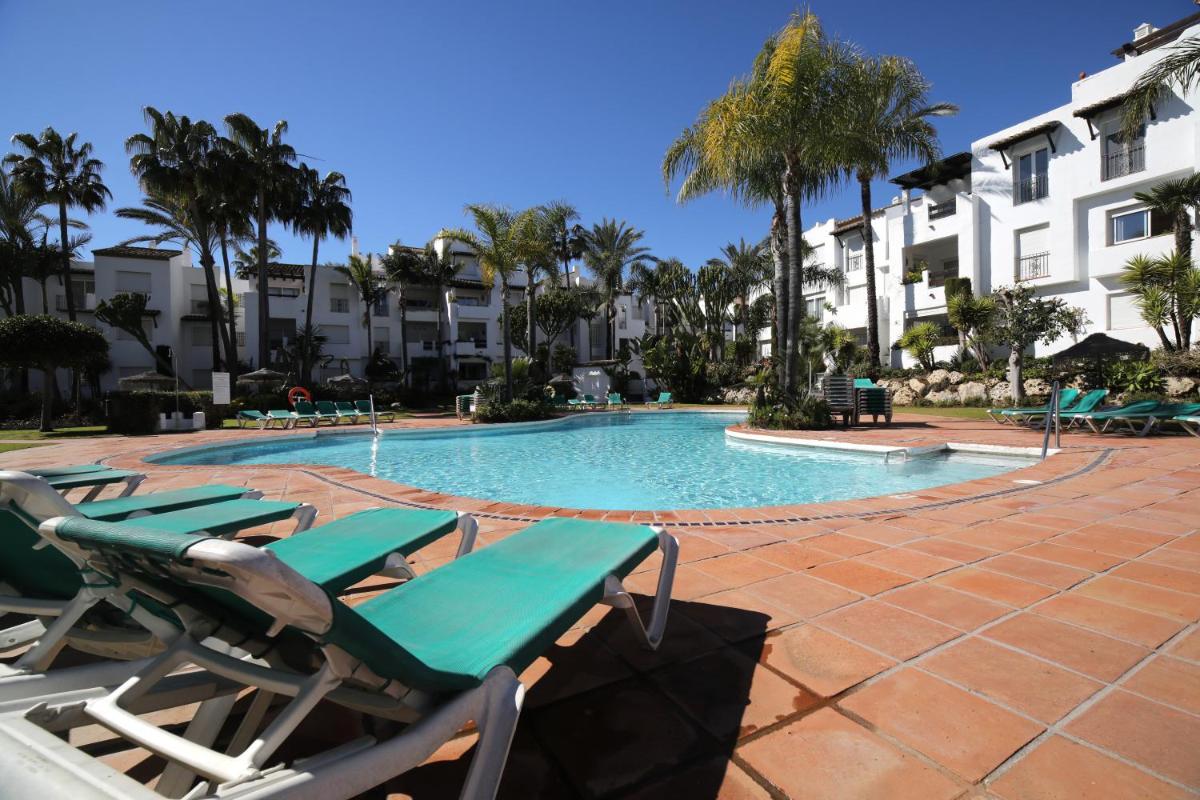 Relaxing beachfront complex with swimming pool in Costalita photo 4