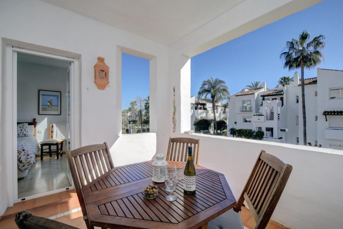 Relaxing beachfront complex with swimming pool in Costalita photo 2