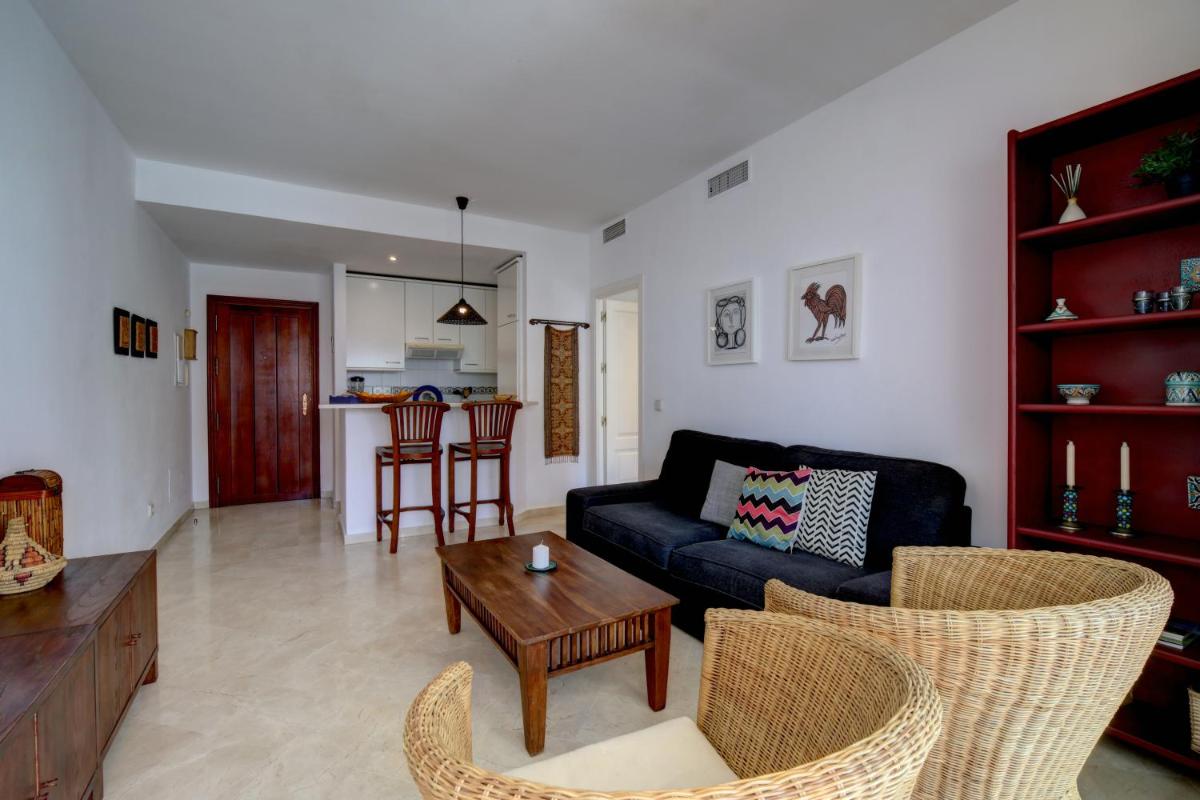 Relaxing beachfront complex with swimming pool in Costalita photo 5