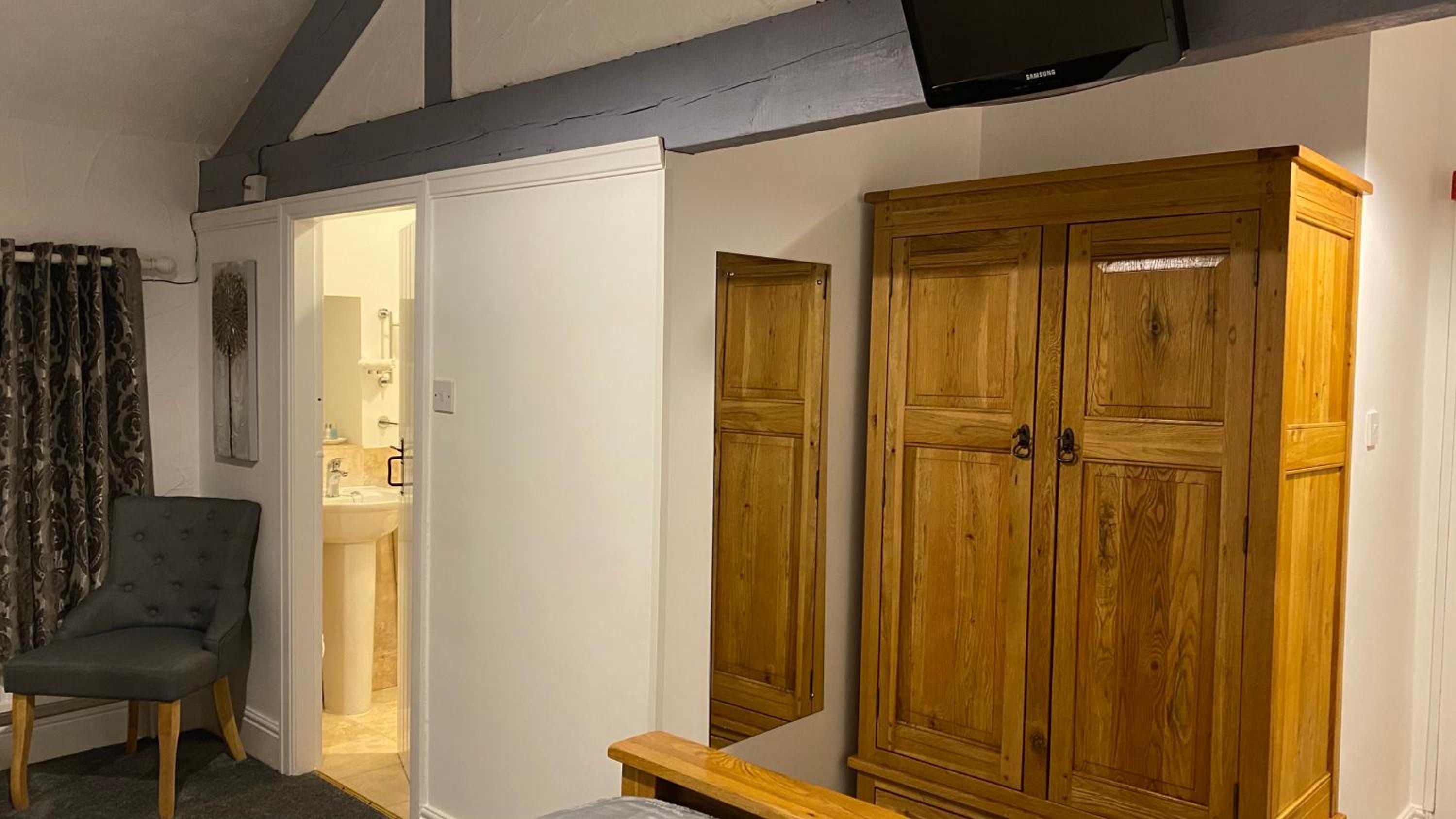 Bridge Farm Hotel