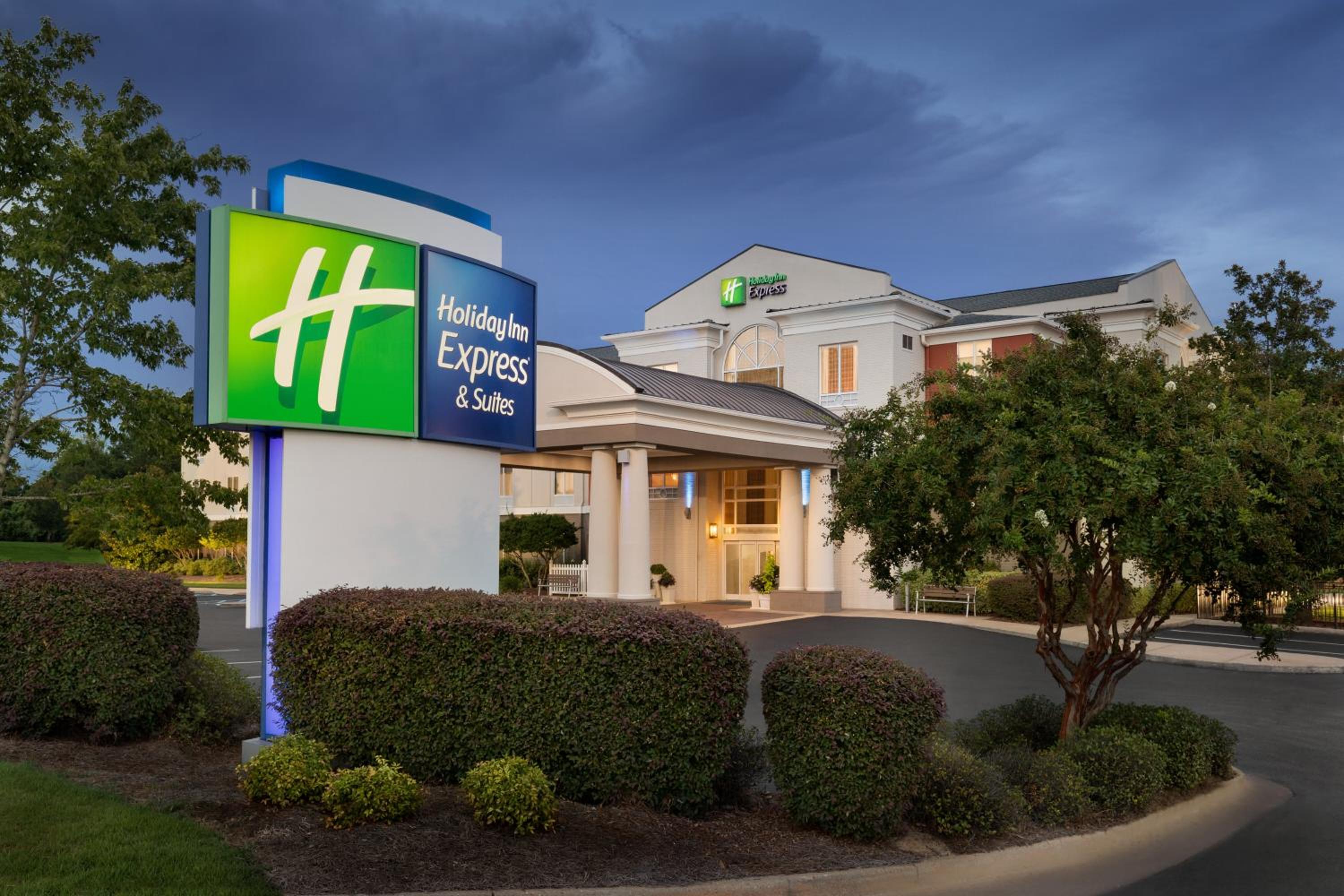 Hotel Holiday Inn Express & Suites Auburn - University Area By Ihg