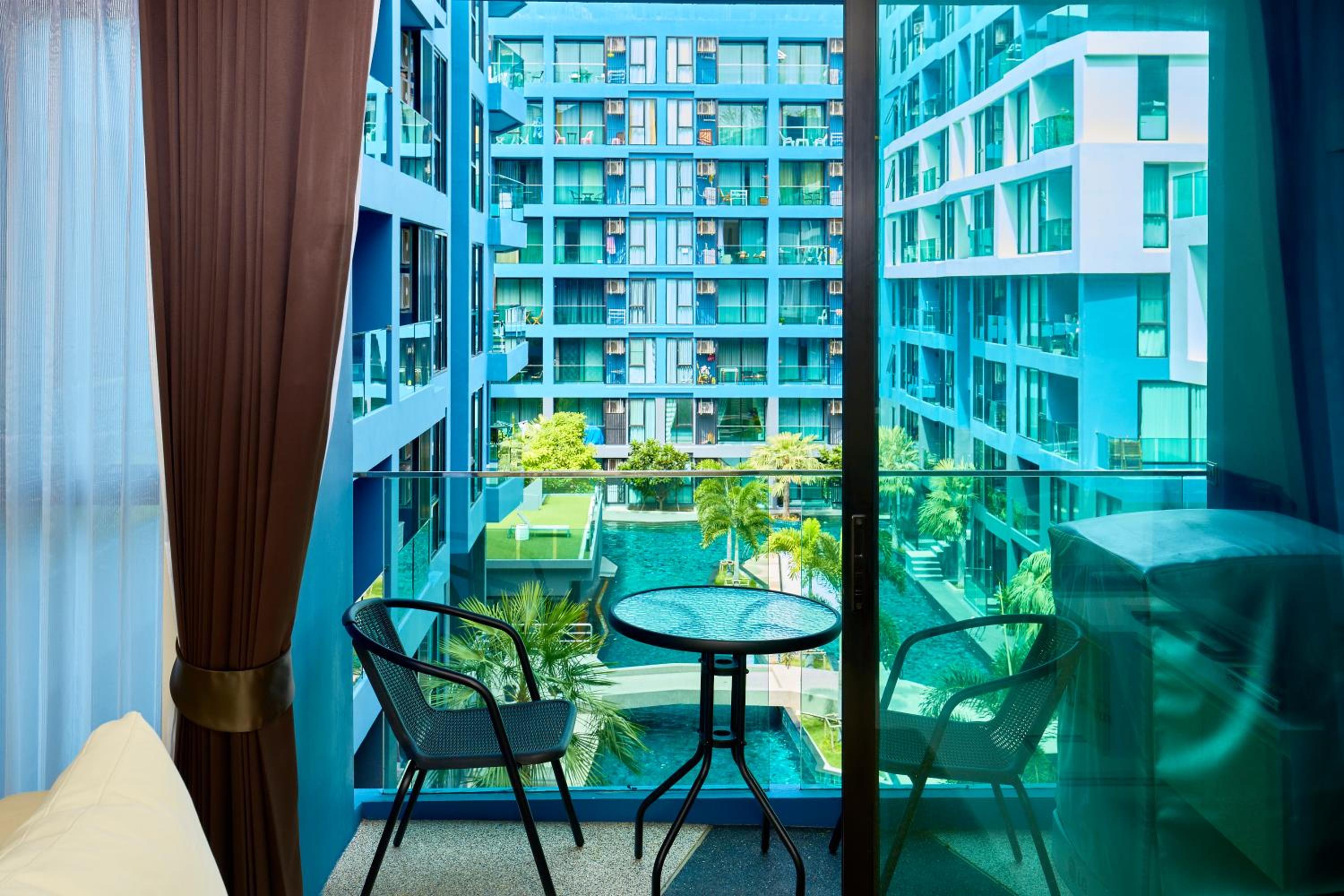 Acqua Condo by Tech