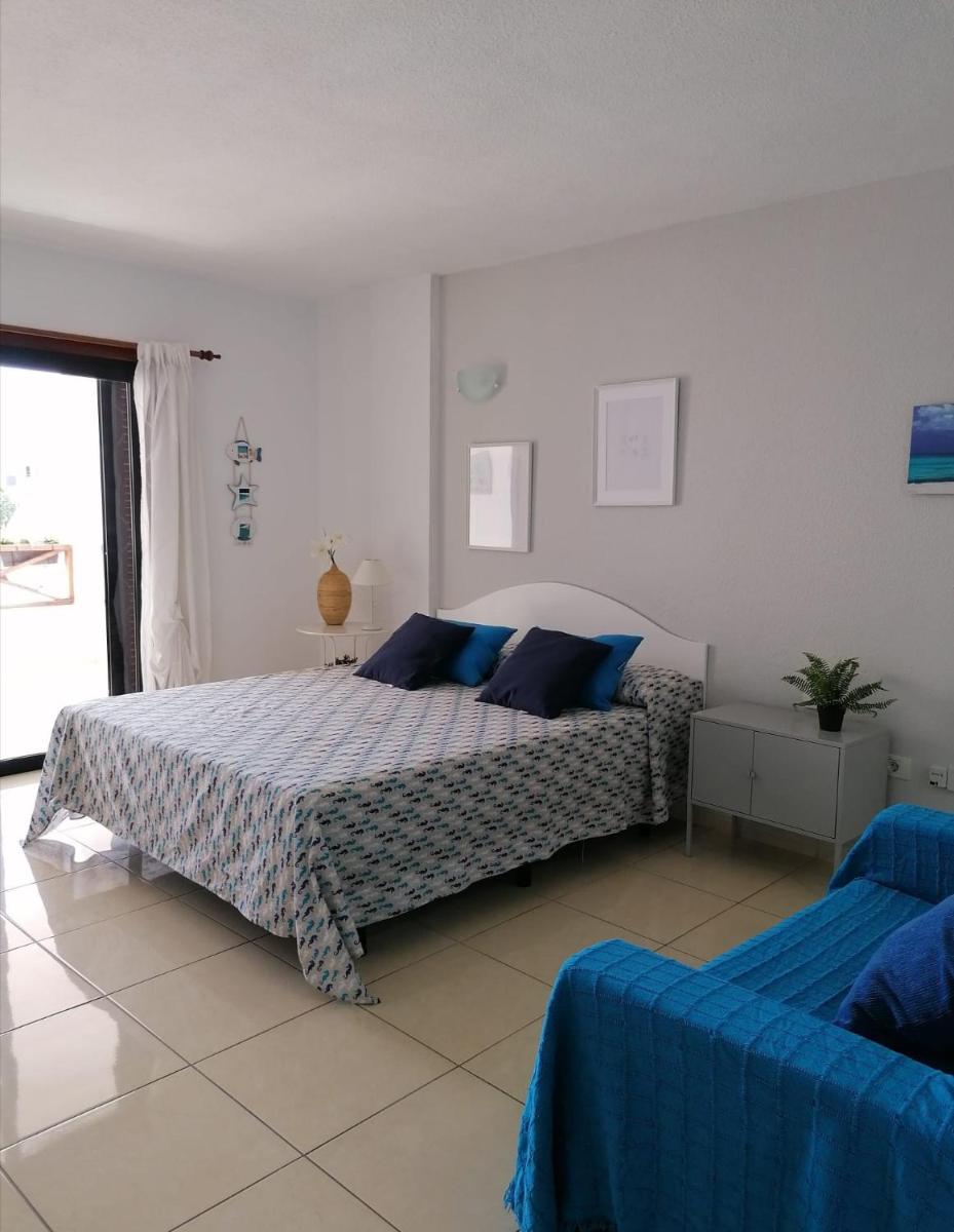 Large studio apartment with lovely terrace and wifi photo 3