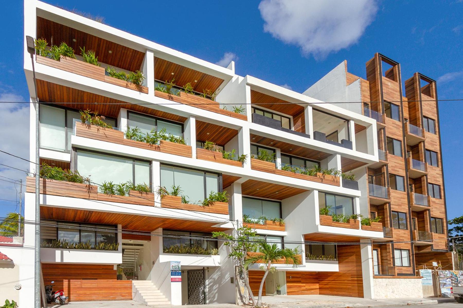 Splash Pool, Rooftop Terrace, Patio, Beach 4 Blks