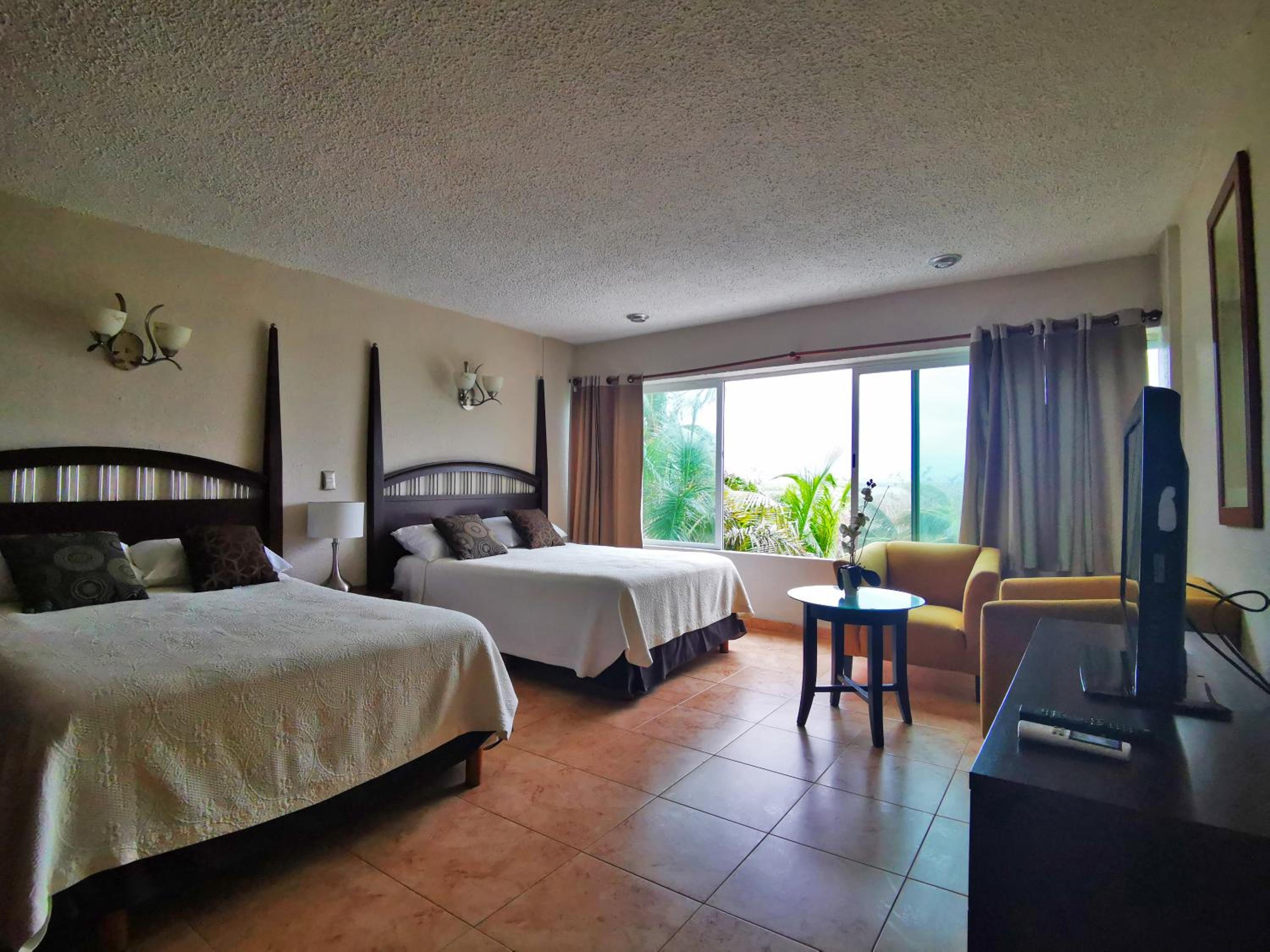 Brisas Beachfront Studios in Hotel Zone