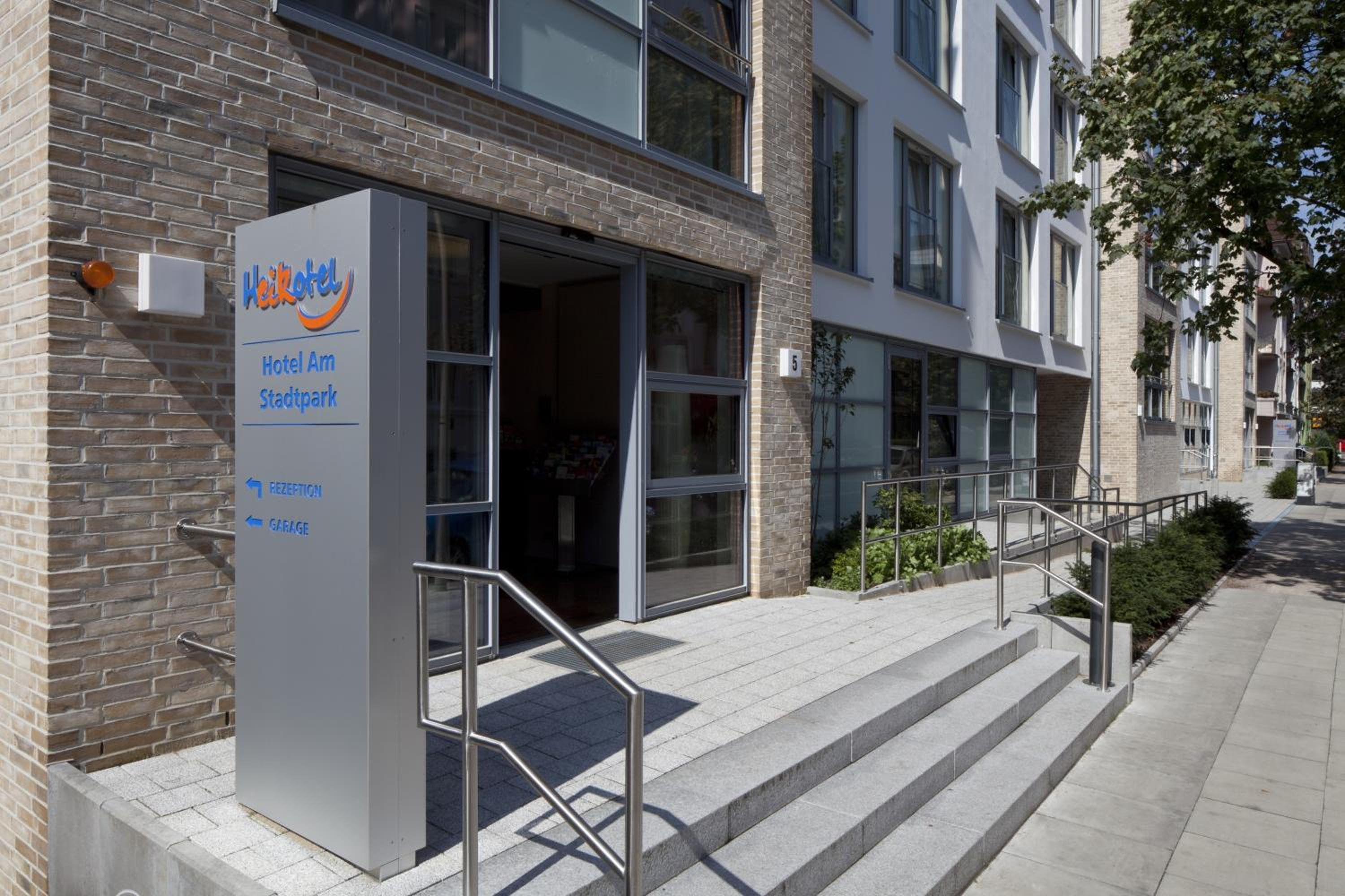 Hotel Heikotel - Hotel Am Stadtpark - Image 1