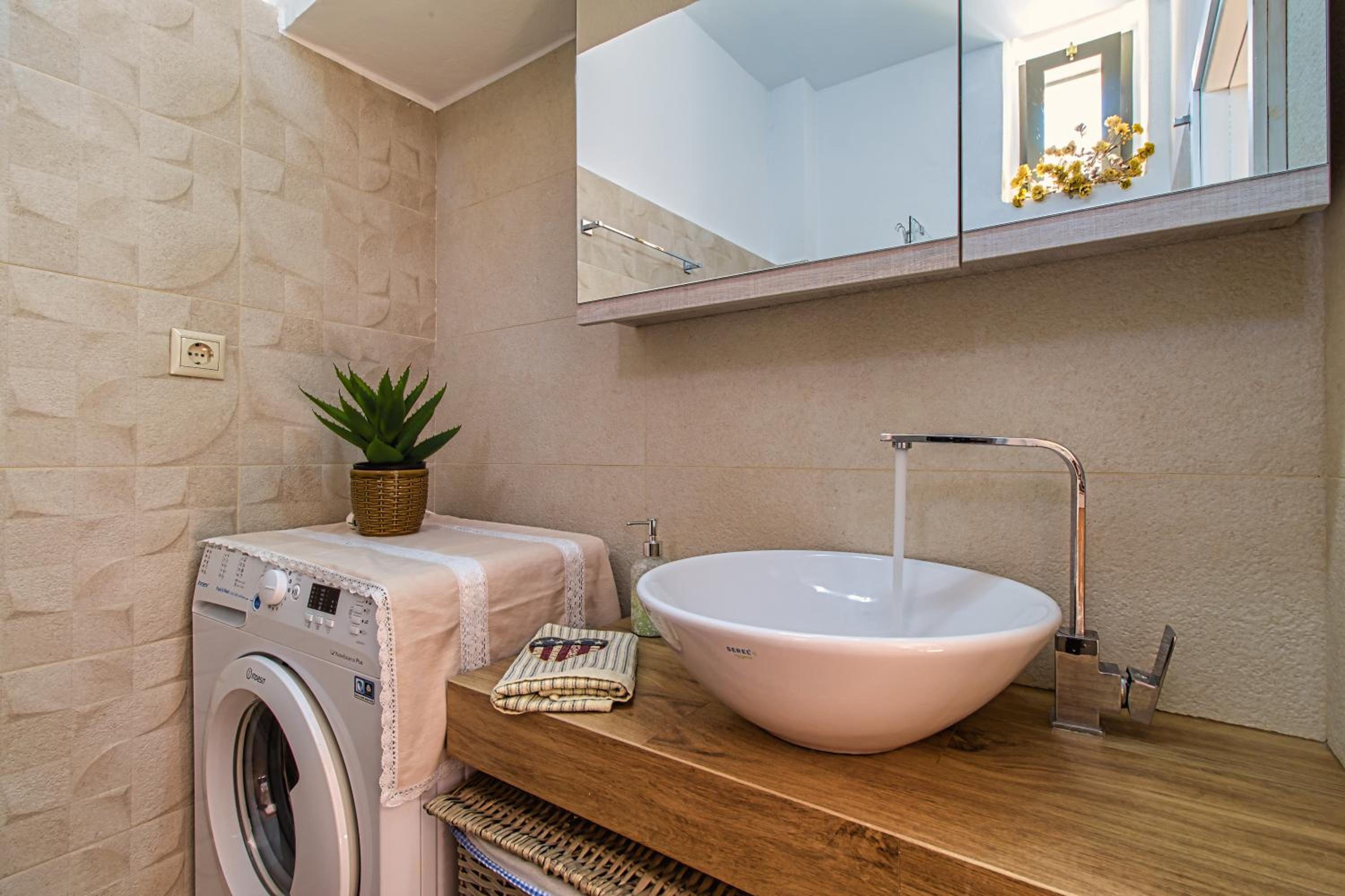 Photo 32