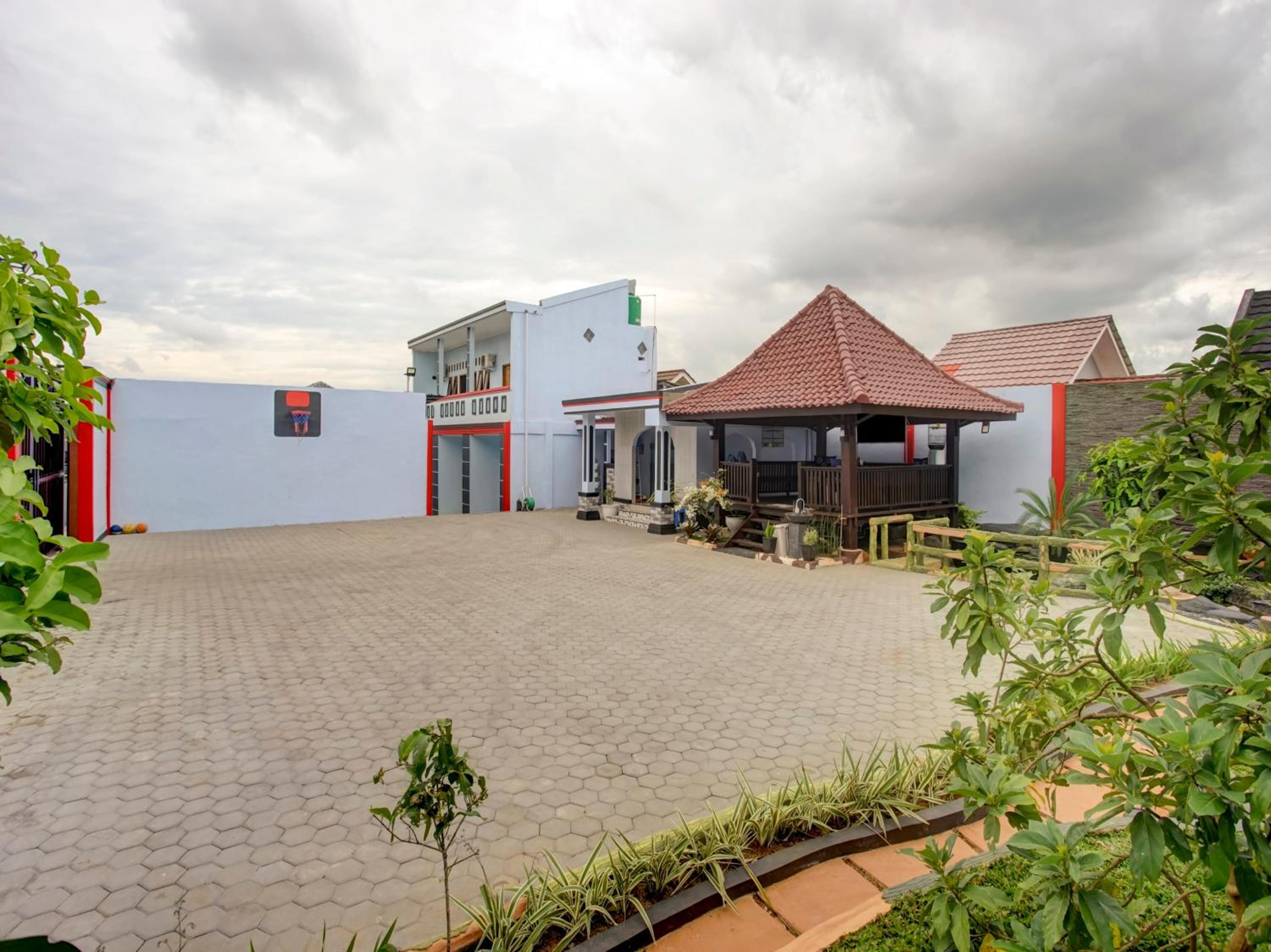 OYO Life 3982 Azka Homestay Syariah view 3