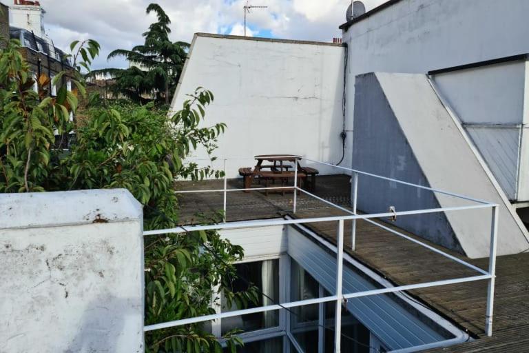 The Harrods Mews - Modern 4BDR with Rooftop Terrace