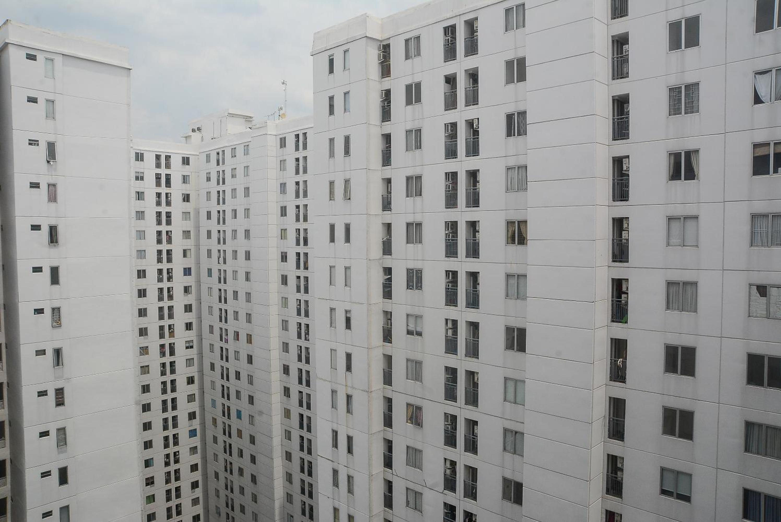Minimalist and Stylish 1BR Bassura City Apartment By Travelio