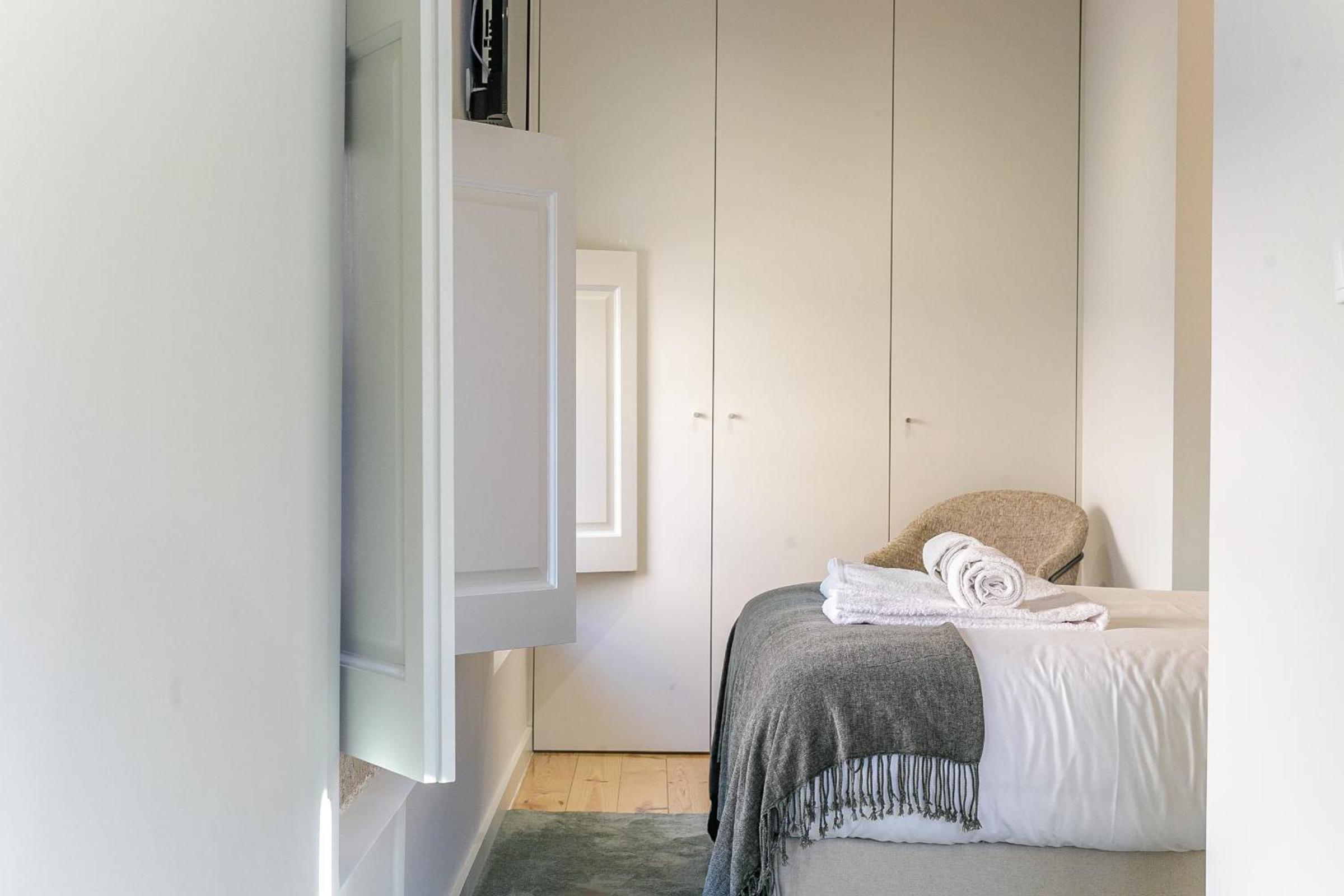 LovelyStay - Downtown Studio with Pool, AC and Balcony view 5