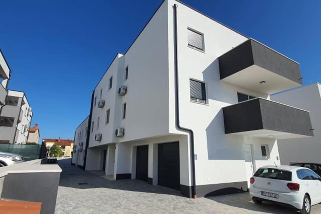 Hotel Apartment Sunrise with private parking - Image 1