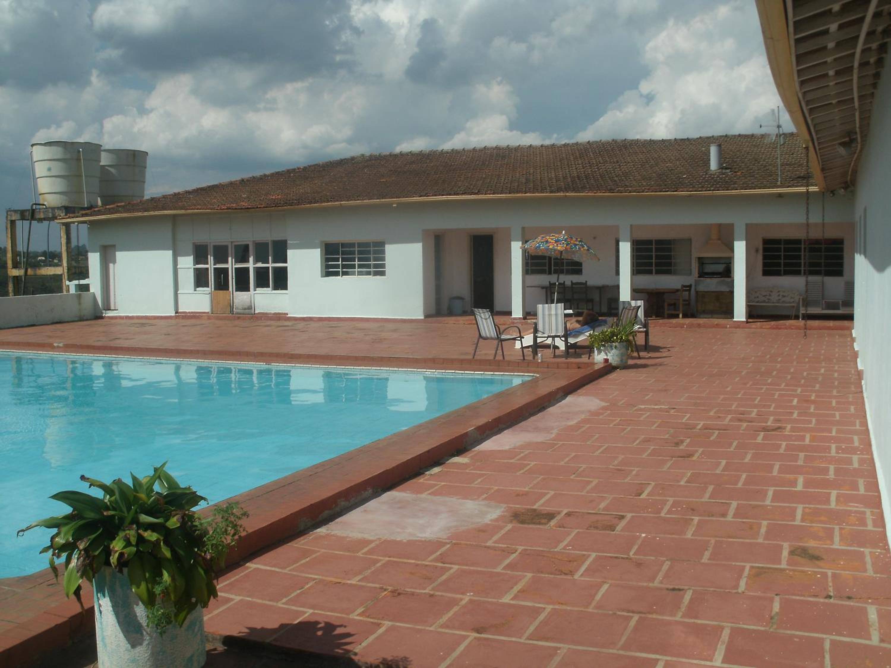 Lazer Campo Piscina 07 qts 4wc km.68 C.Branco