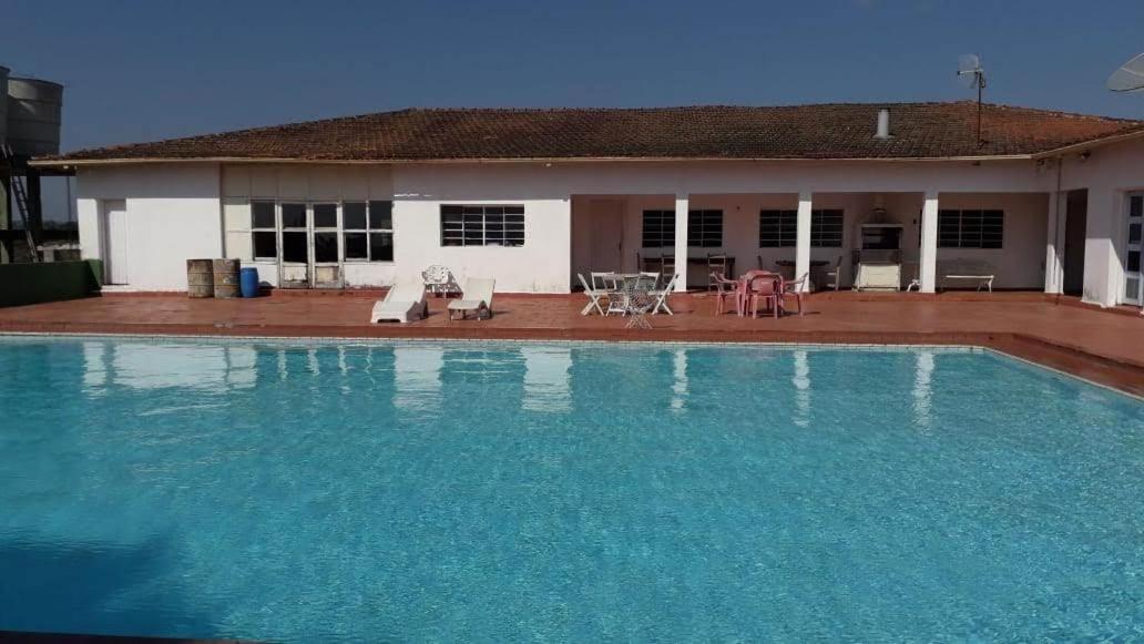 Lazer Campo Piscina 07 qts 4wc km.68 C.Branco