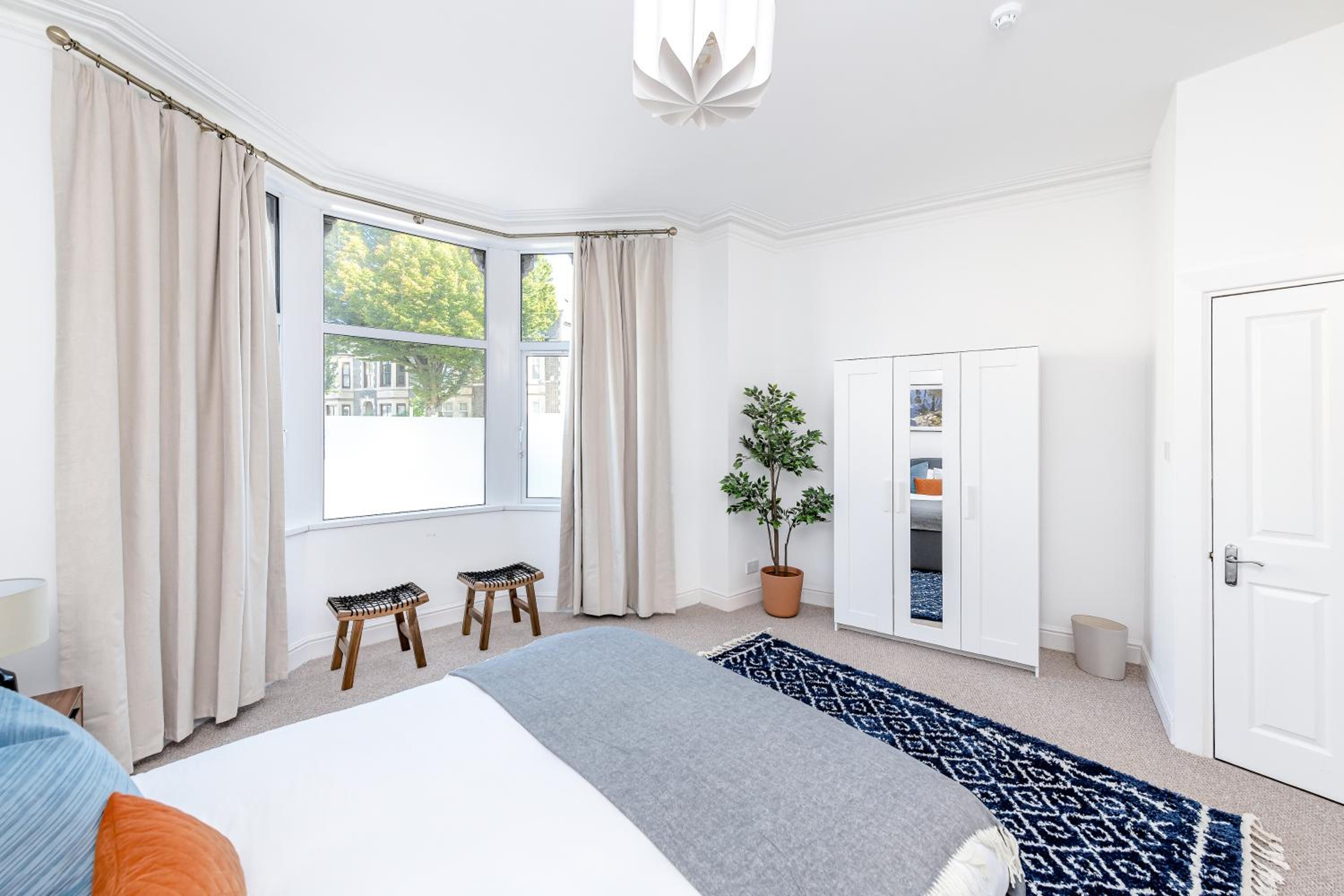 Homely Hamilton Hideaway- Free Private Parking