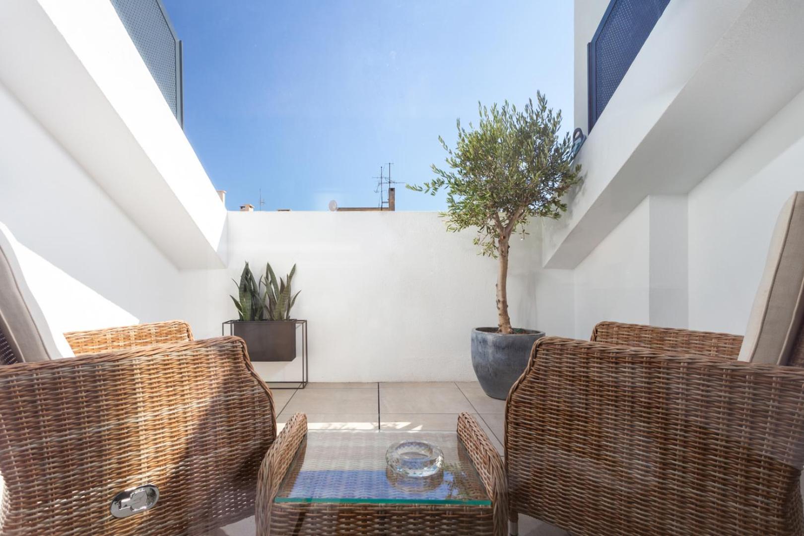 STUPENDO-Three Rooms-Suite with Terrace -Center -Air conditioning view 2