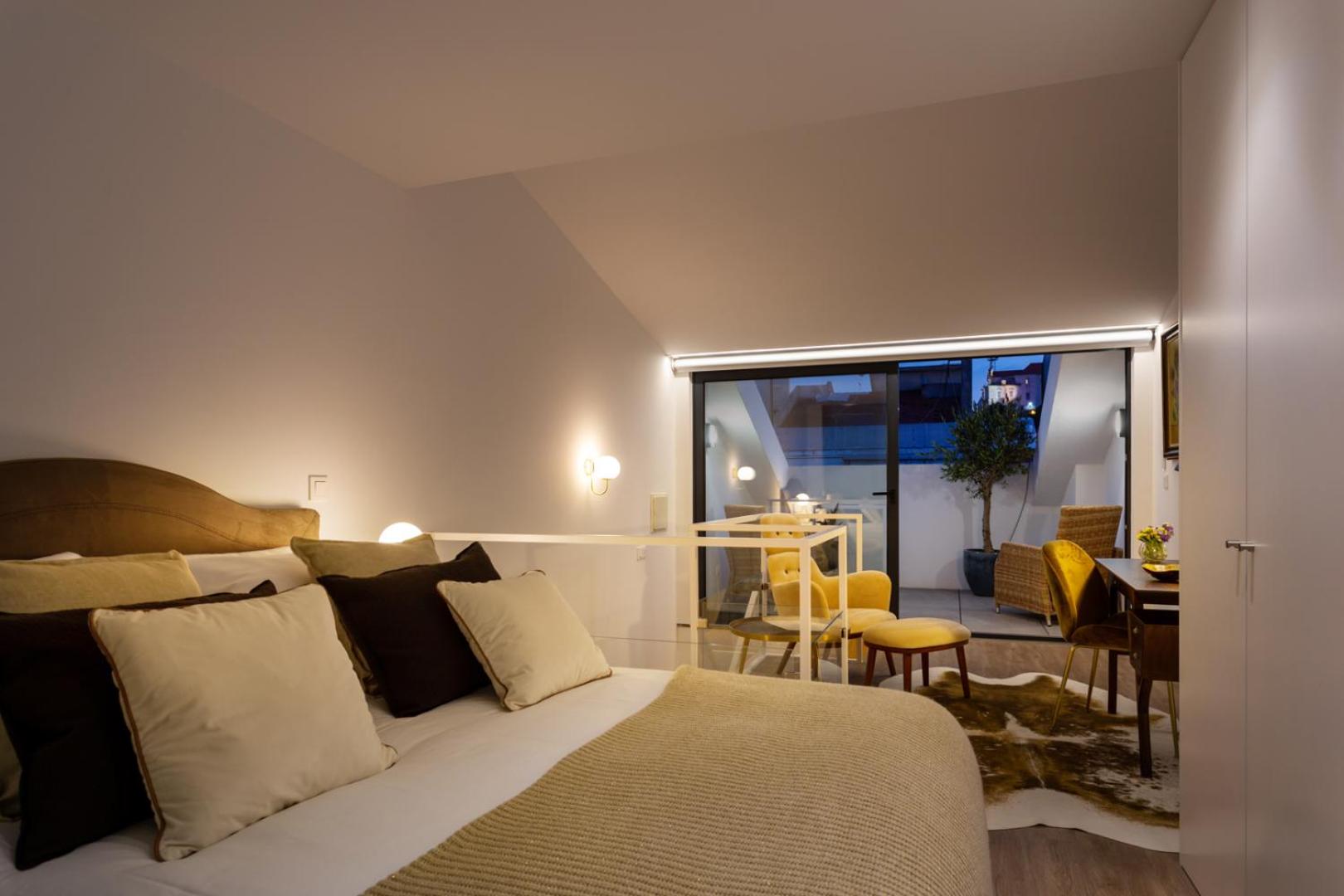 STUPENDO-Three Rooms-Suite with Terrace -Center -Air conditioning view 3