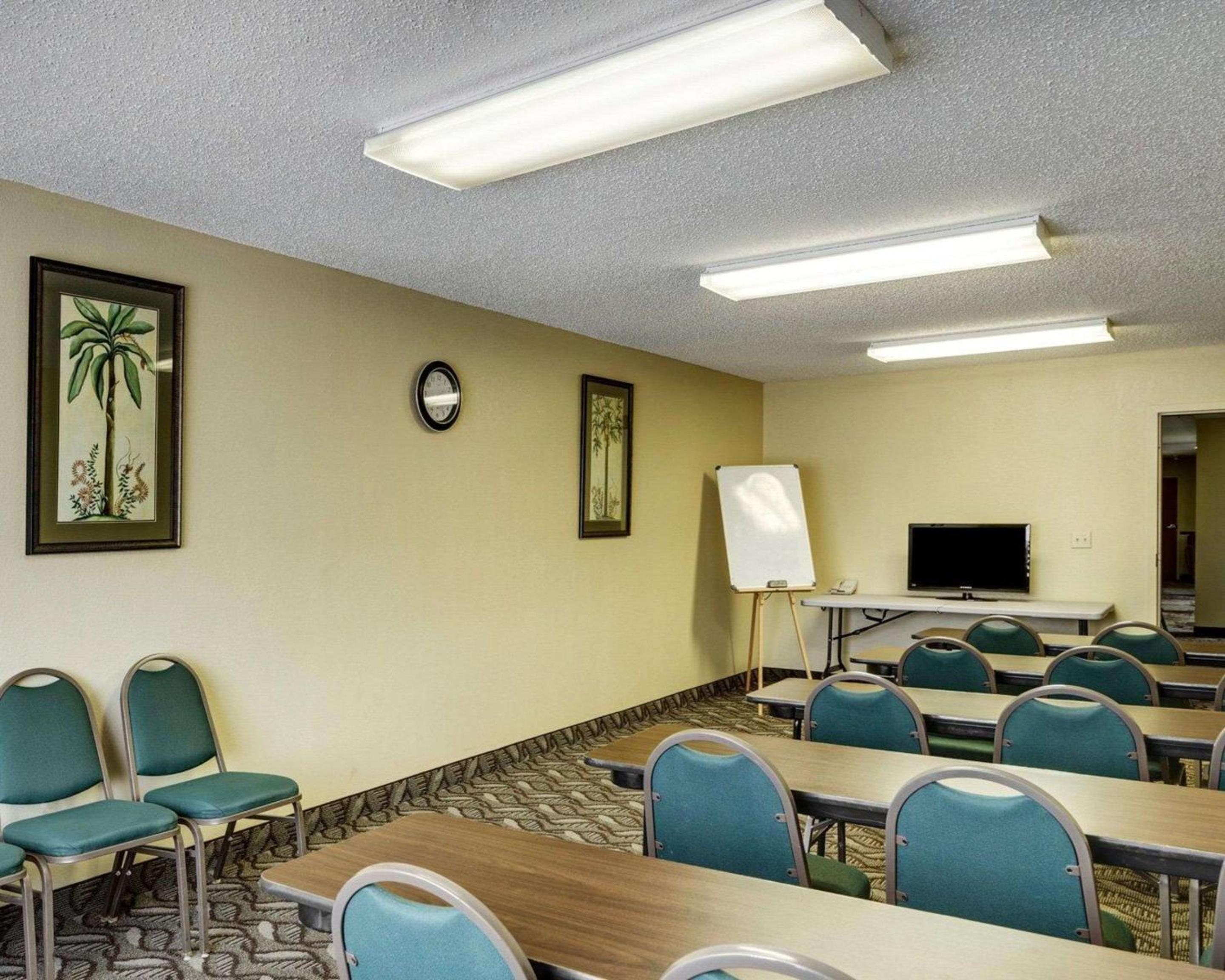 Quality Suites Baton Rouge East - Denham Springs view 4