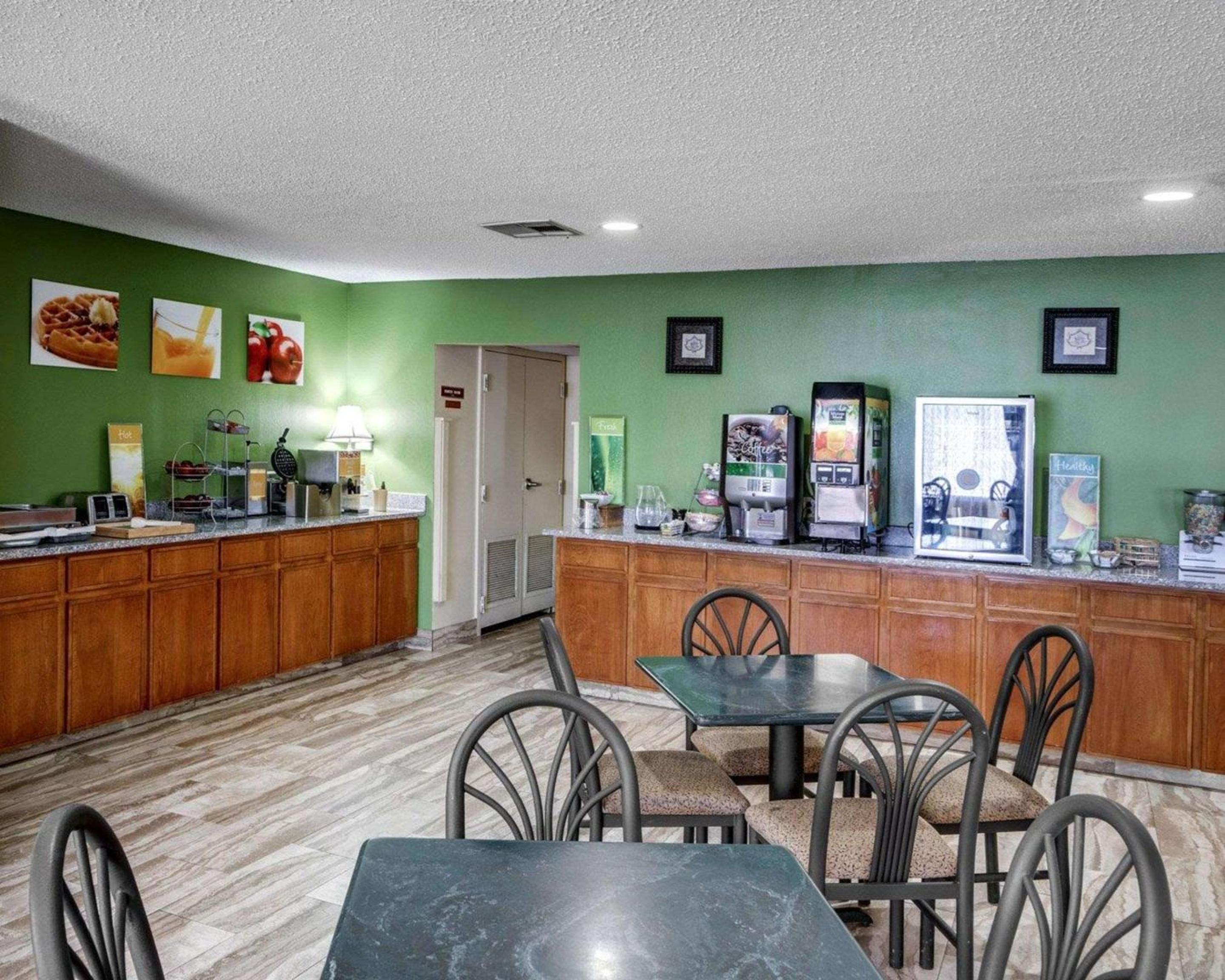 Quality Suites Baton Rouge East - Denham Springs view 5