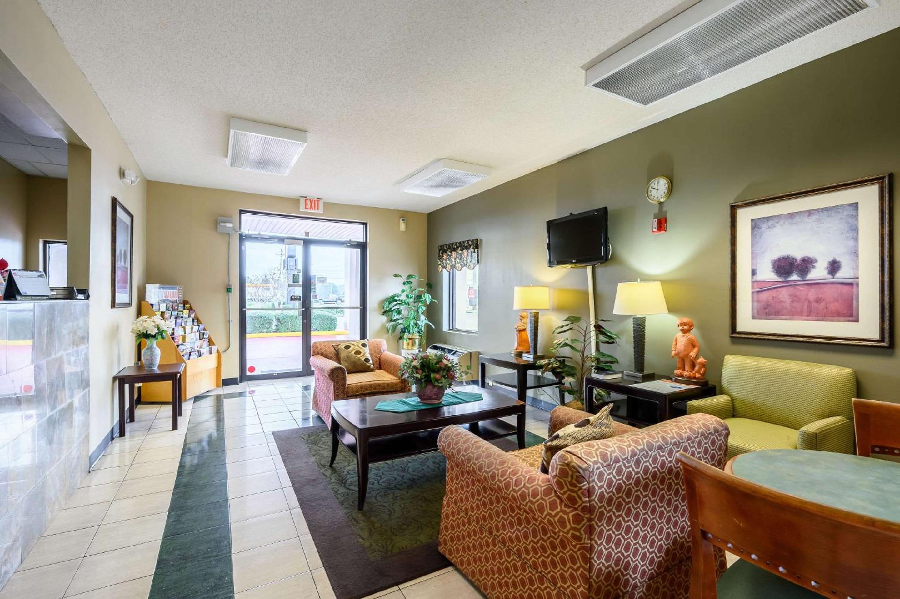 Econo Lodge Athens I-65 view 2
