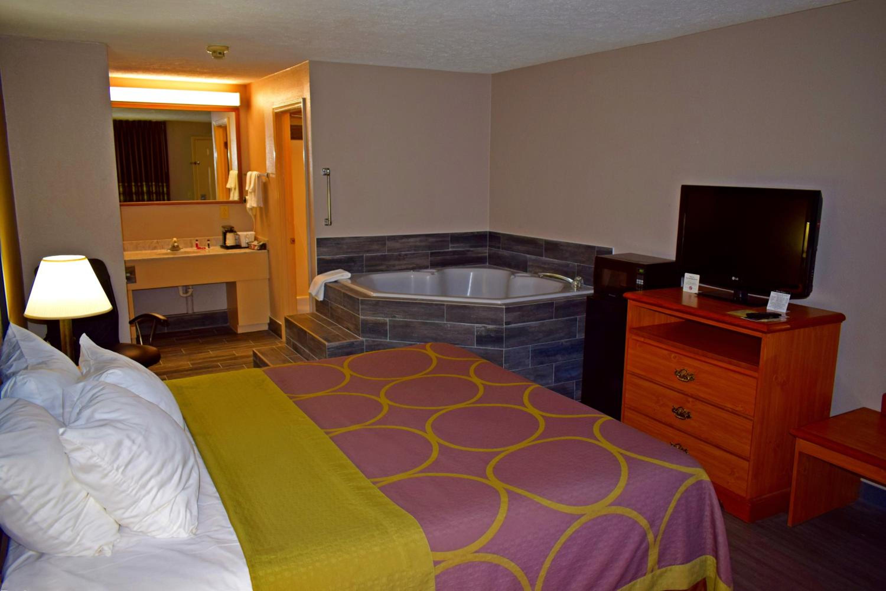 Super 8 by Wyndham Fort Chiswell Wytheville Area - Property Image 29
