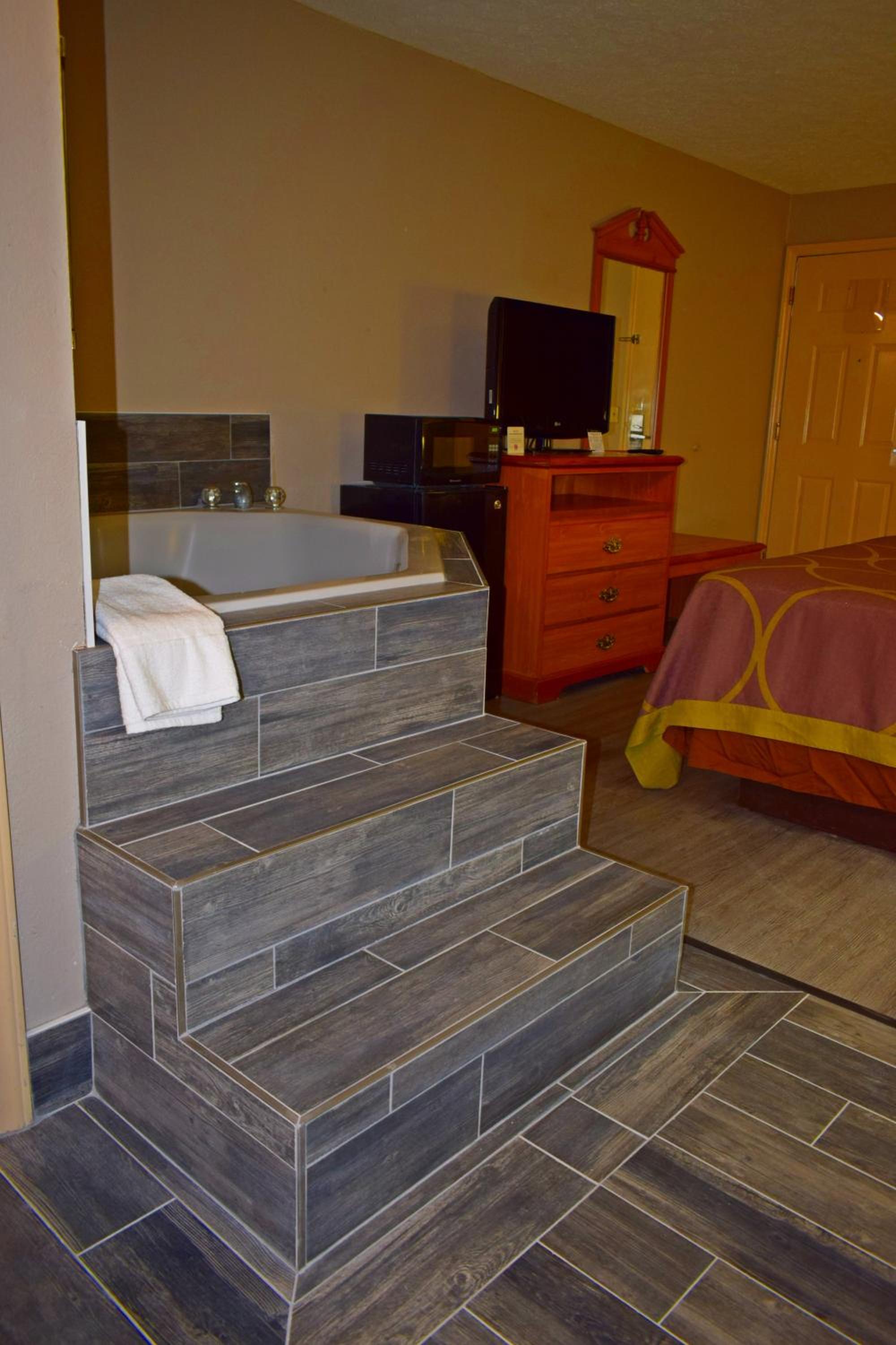 Super 8 by Wyndham Fort Chiswell Wytheville Area - Property Image 31