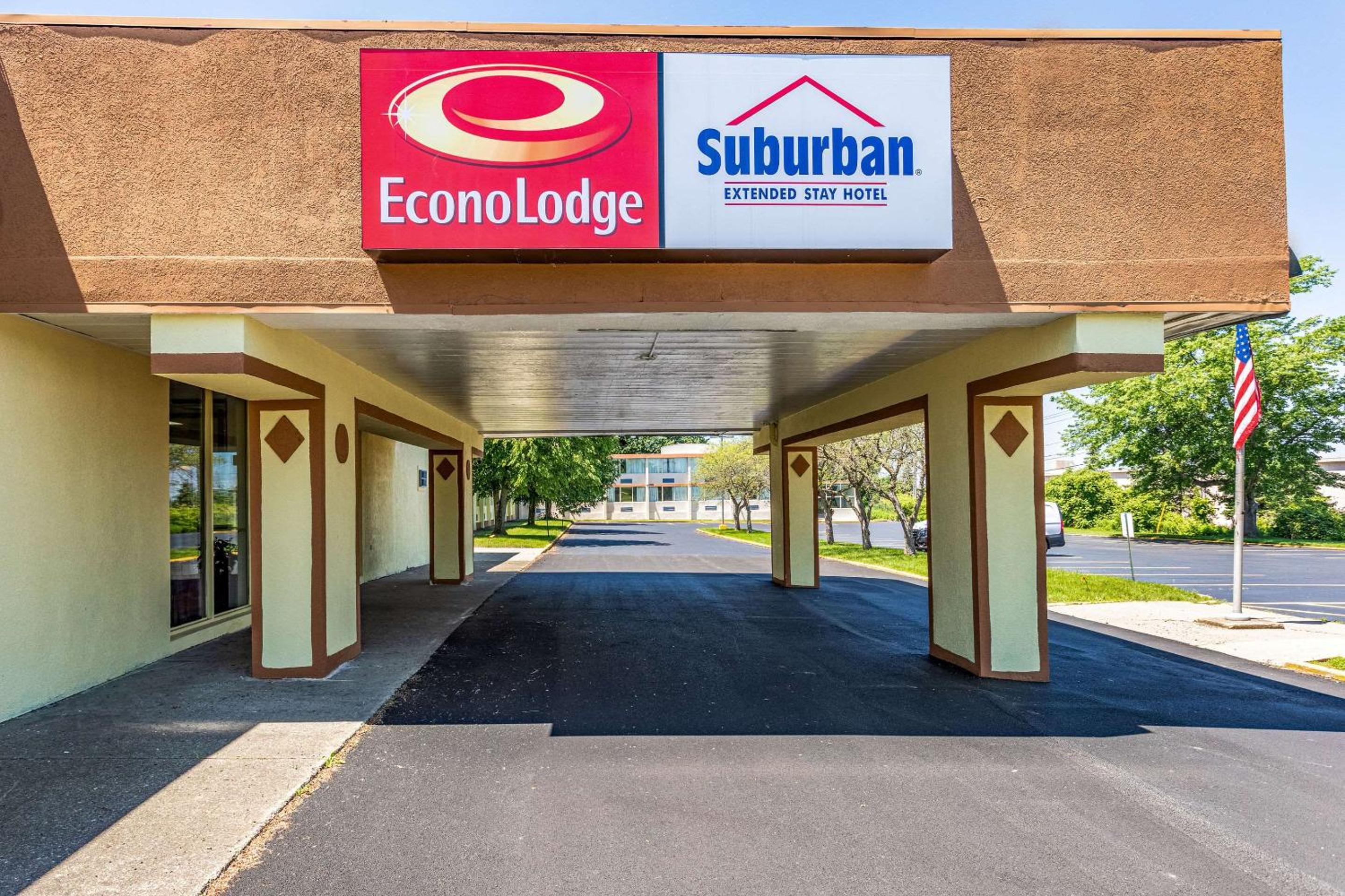 Econo Lodge view 4