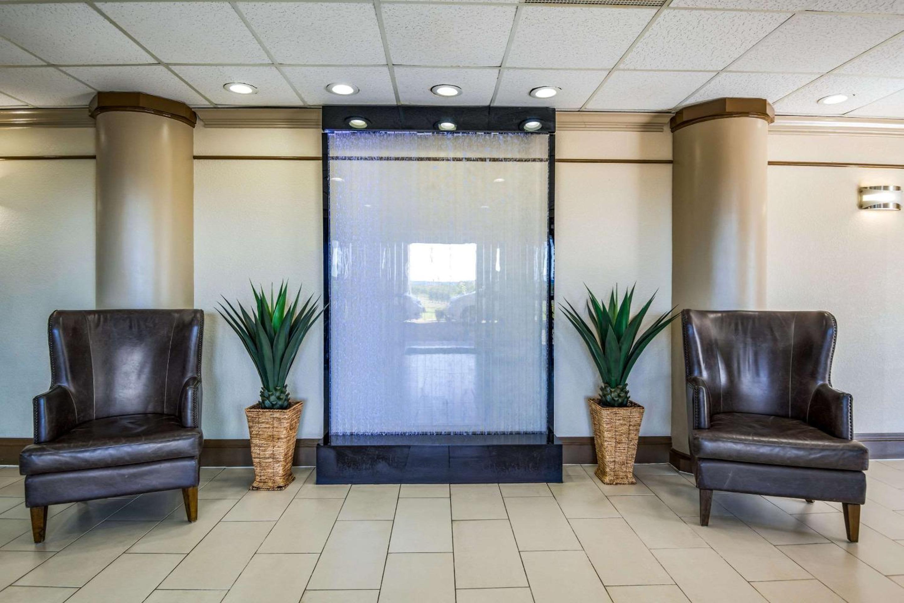Sweetwater Vacations - Quality Inn - Property Image 4