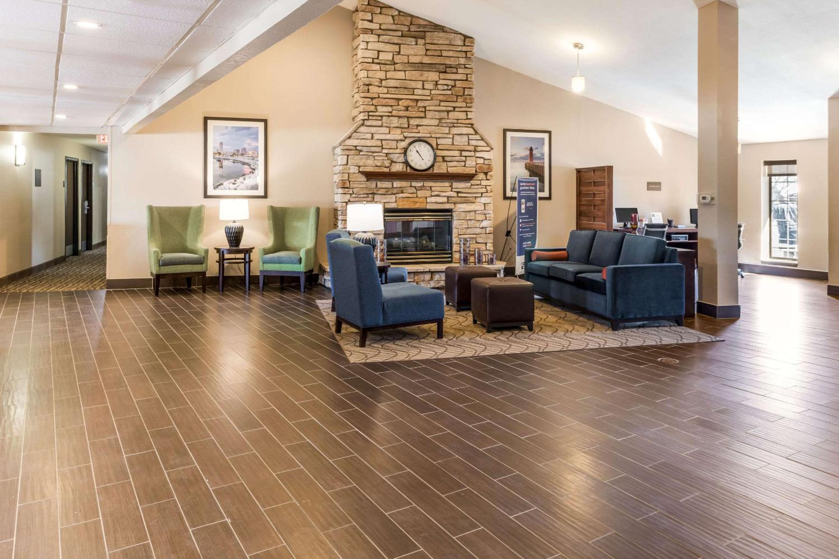 Comfort Inn Waukesha - Milwaukee West, Photo 9