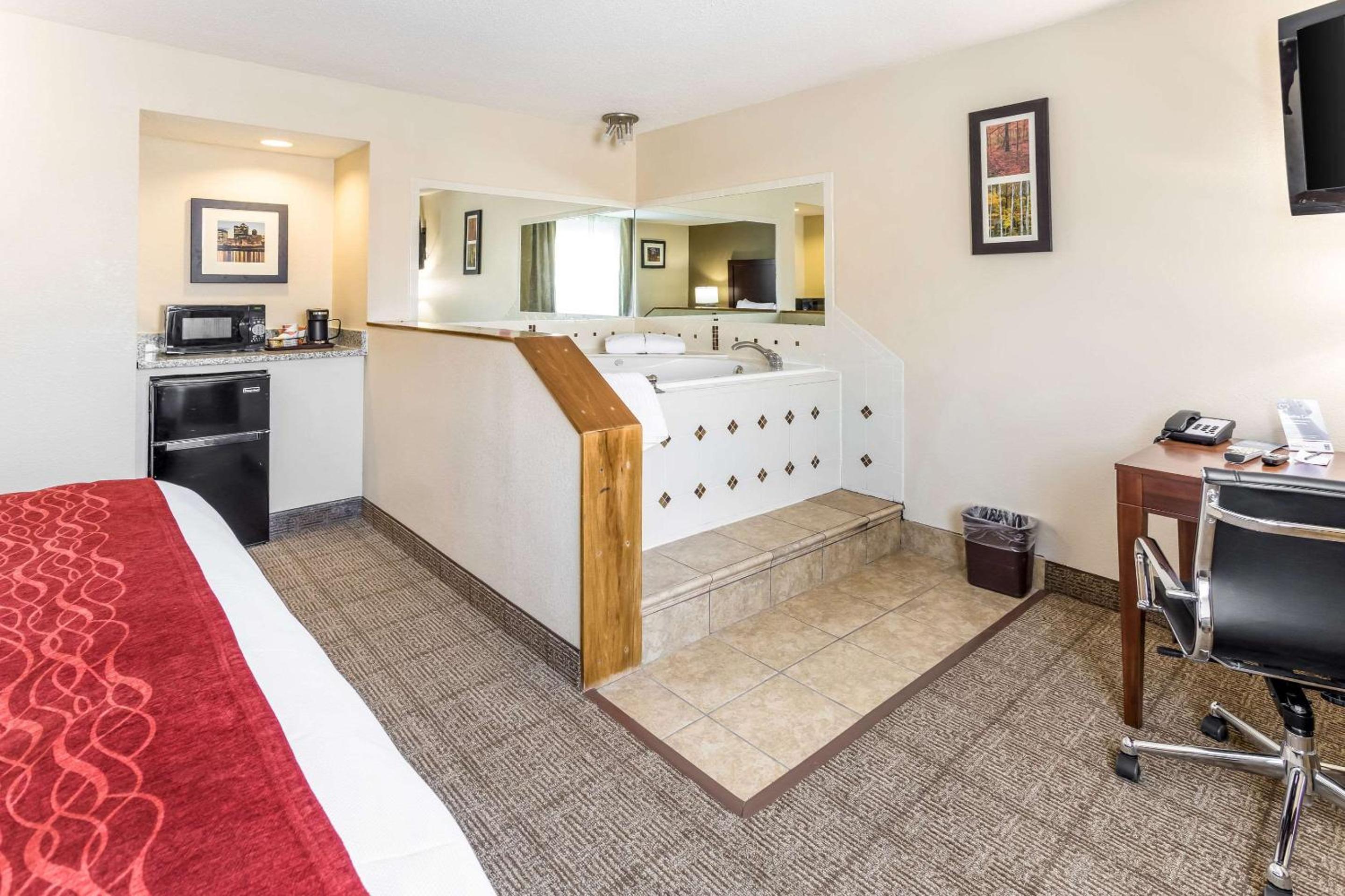 Comfort Inn Waukesha - Milwaukee West, Photo 13