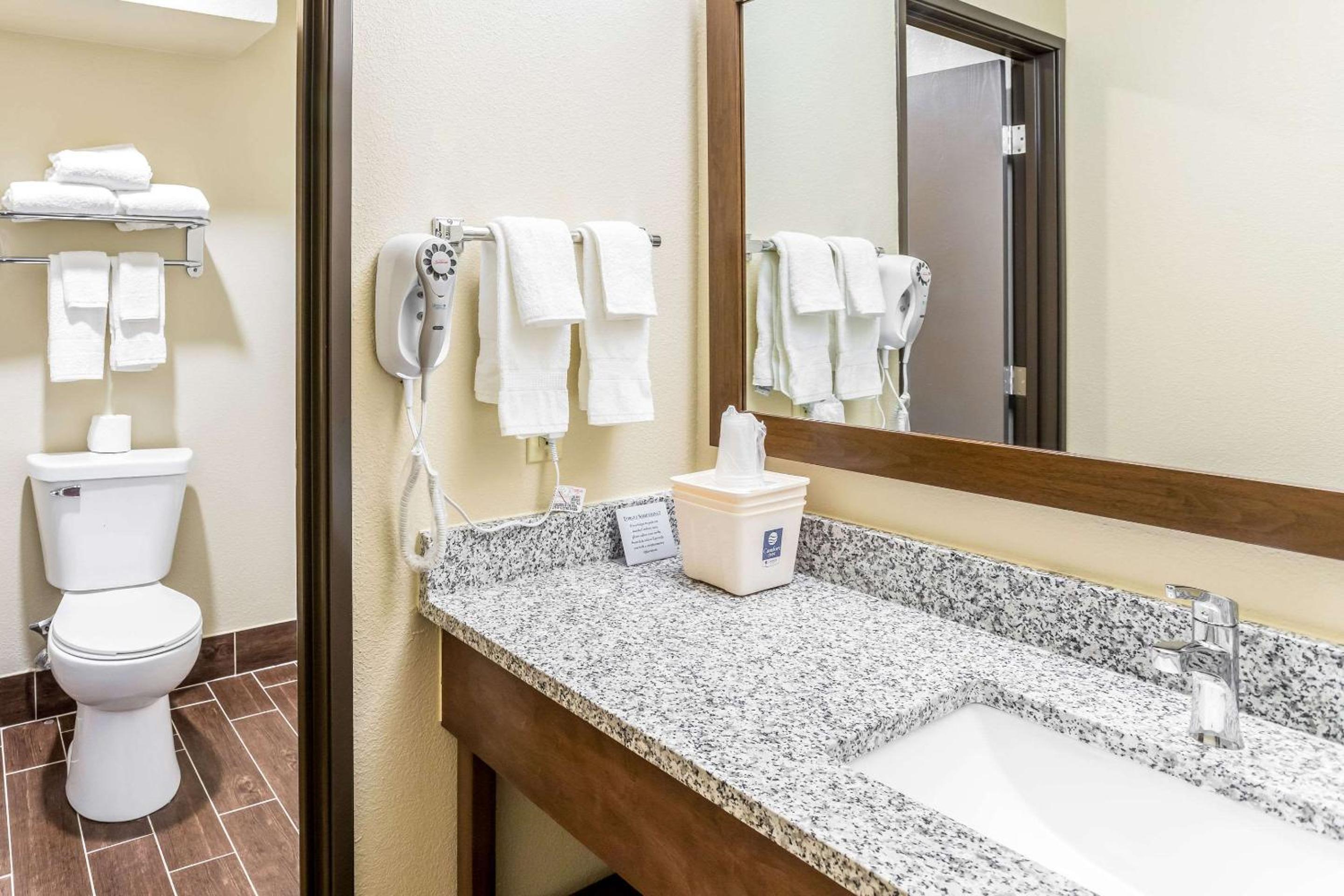 Comfort Inn Waukesha - Milwaukee West, Photo 26