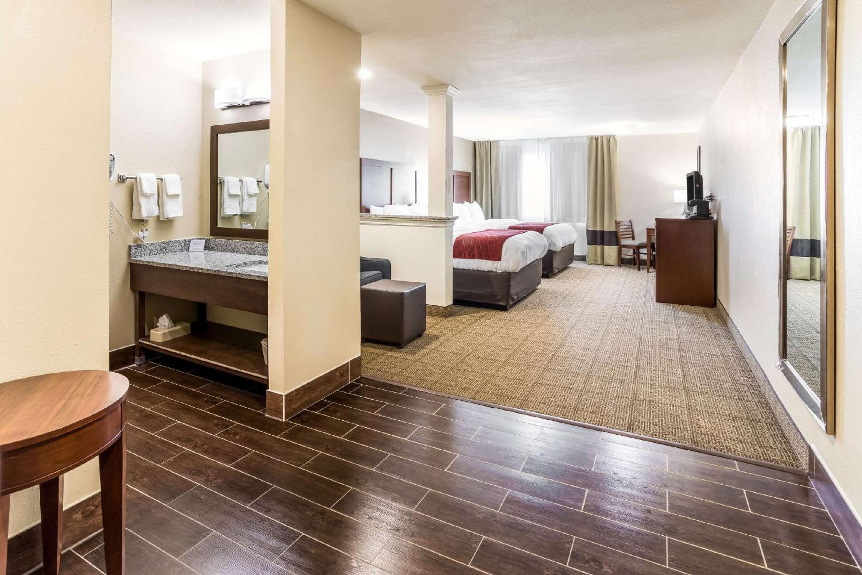 Comfort Inn Waukesha - Milwaukee West, Photo 24