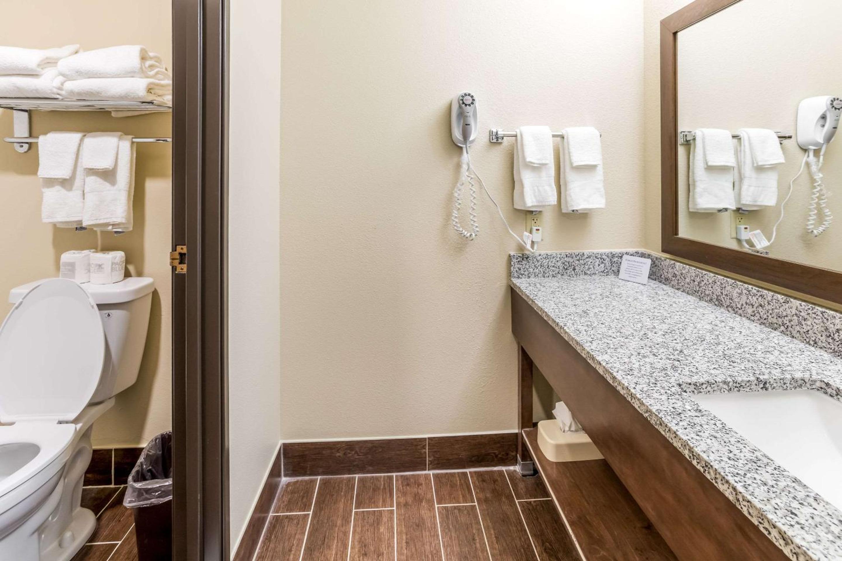 Comfort Inn Waukesha - Milwaukee West, Photo 4