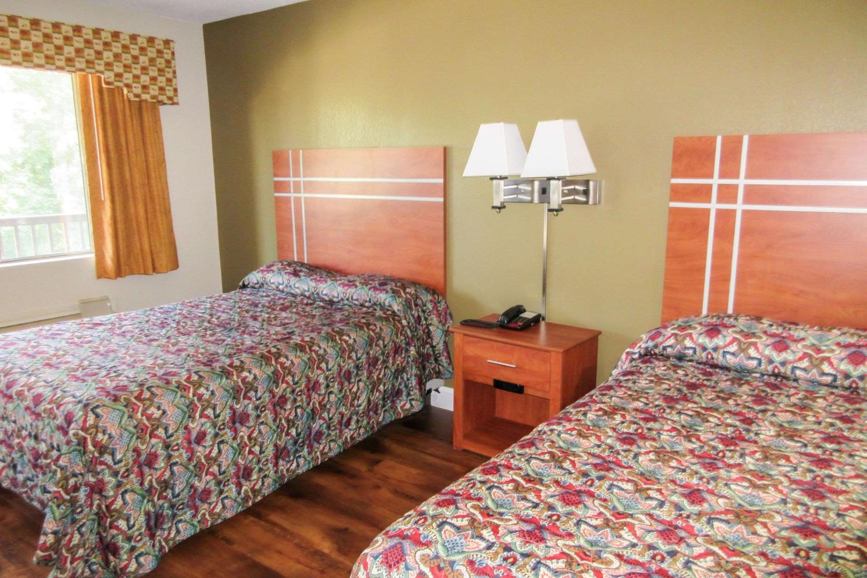 Red Roof Inn & Suites Swansea