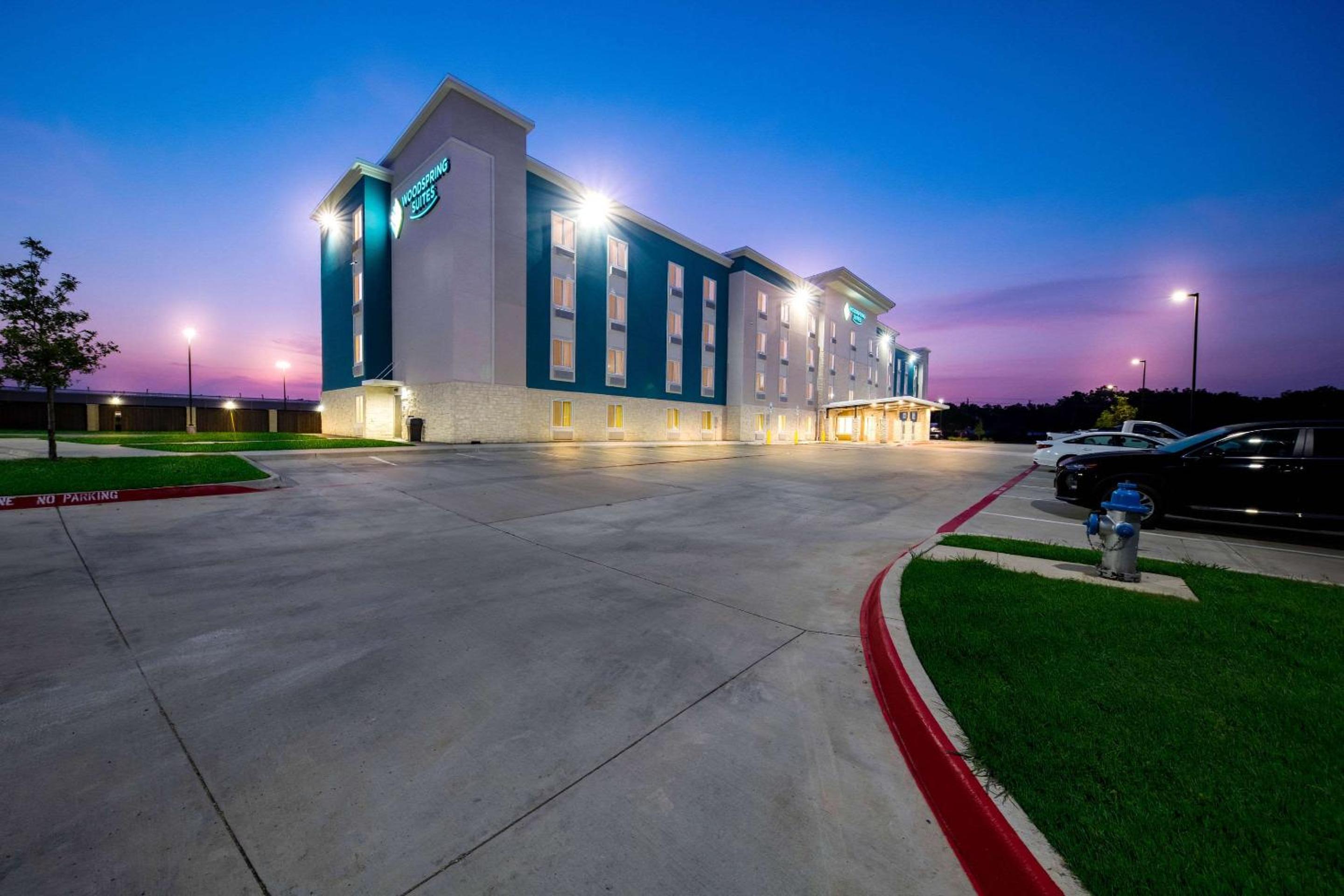Dallas / Fort Worth Vacations - WoodSpring Suites Dallas Plano Central Legacy Drive - Property Image 3