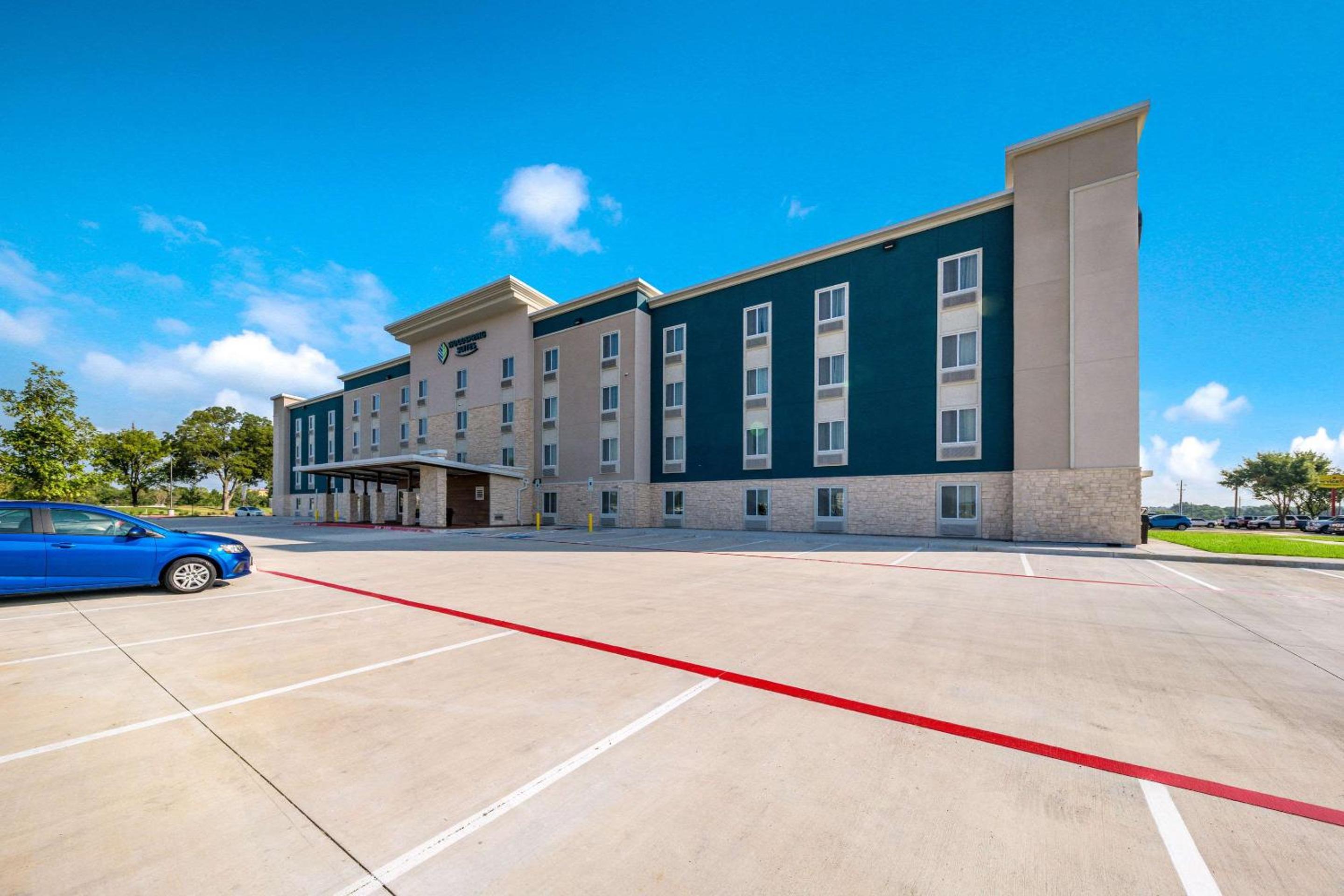 Dallas / Fort Worth Vacations - WoodSpring Suites Dallas Plano Central Legacy Drive - Property Image 2