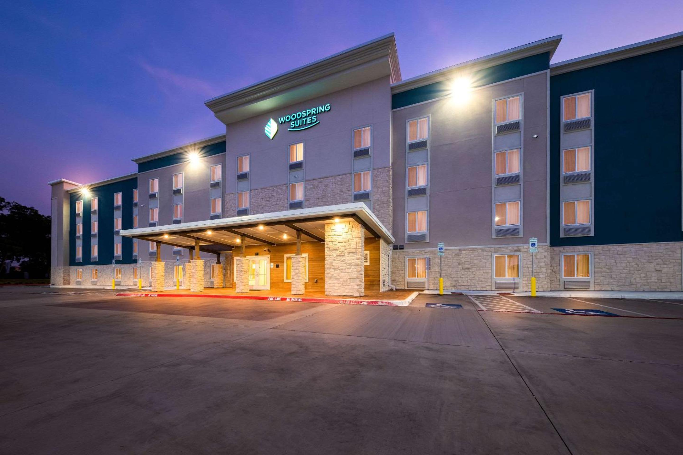 Dallas / Fort Worth Vacations - WoodSpring Suites Dallas Plano Central Legacy Drive - Property Image 4